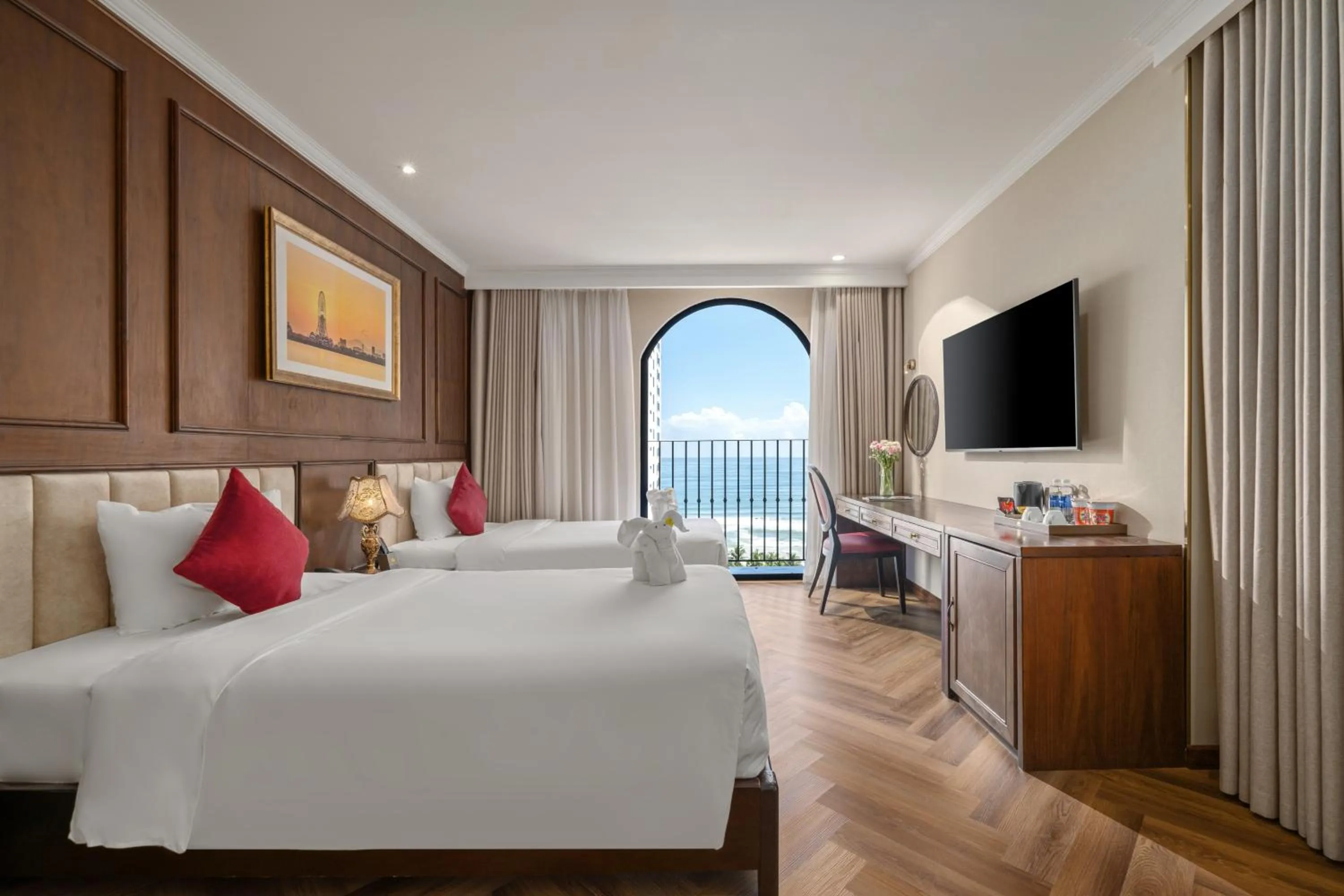 Bed in Golden Lotus Luxury Hotel Danang - Complimentary Daily Afternoon Tea