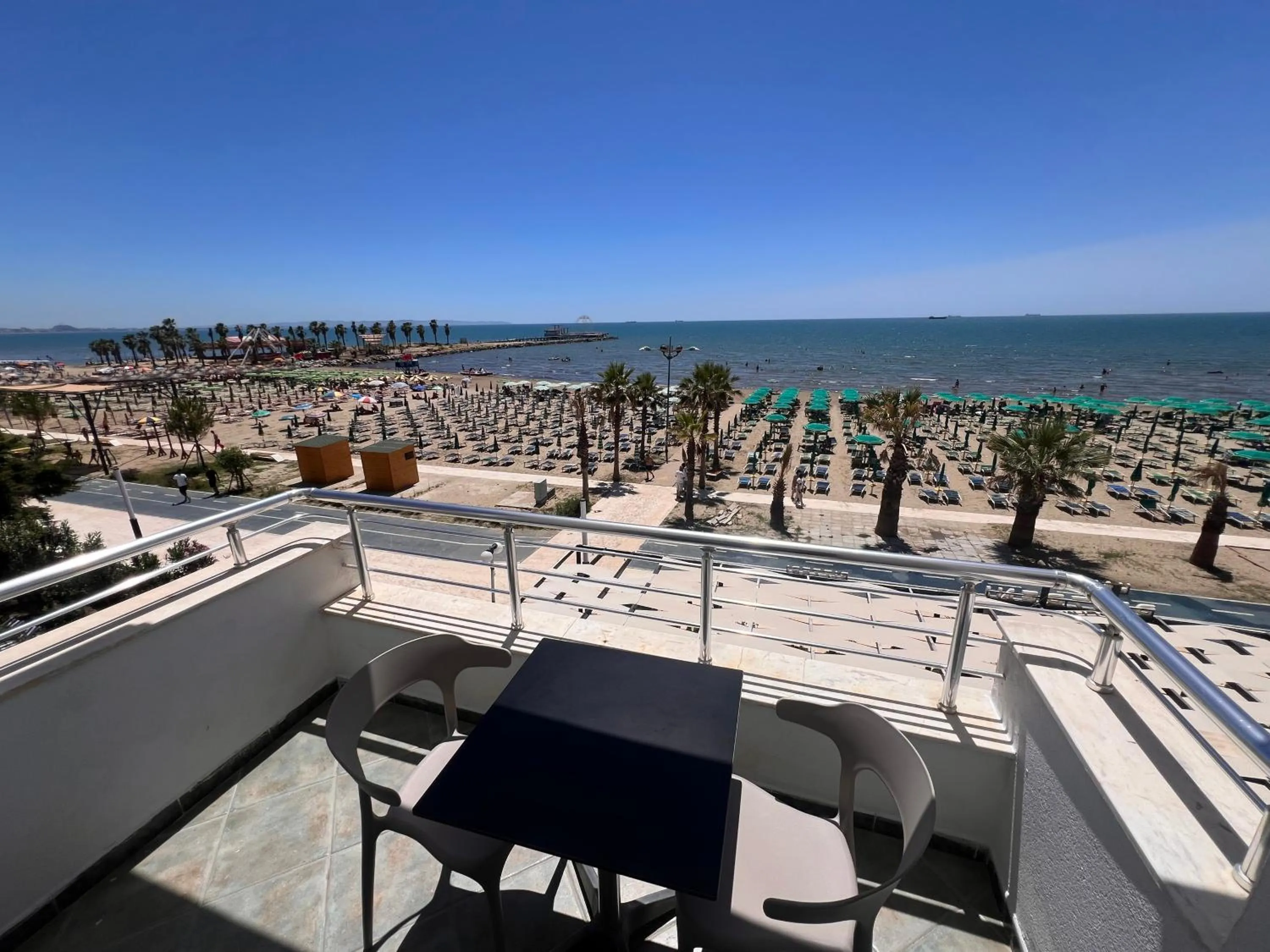 Day in Wave Beachfront Apartments