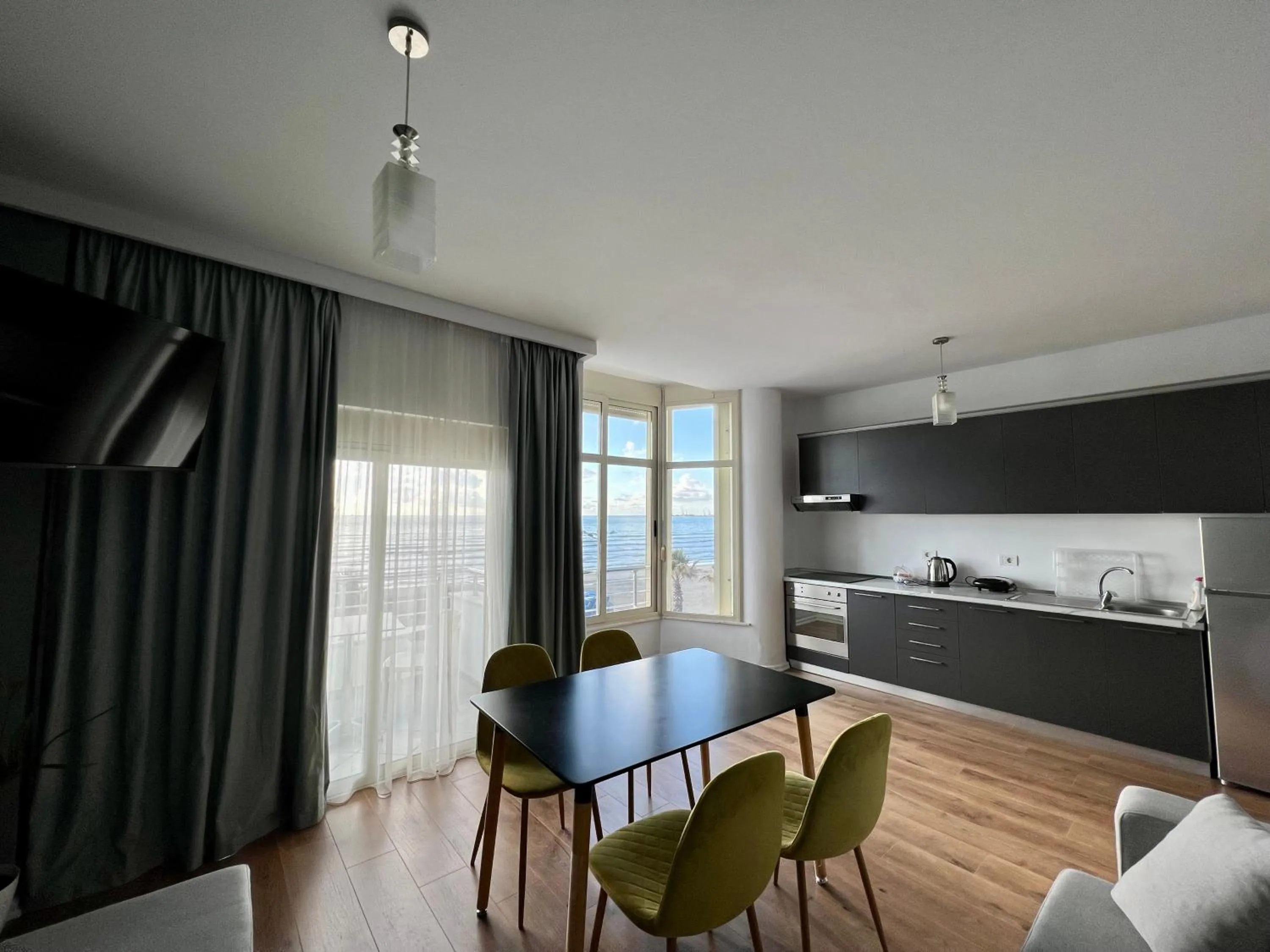 Spring in Wave Beachfront Apartments