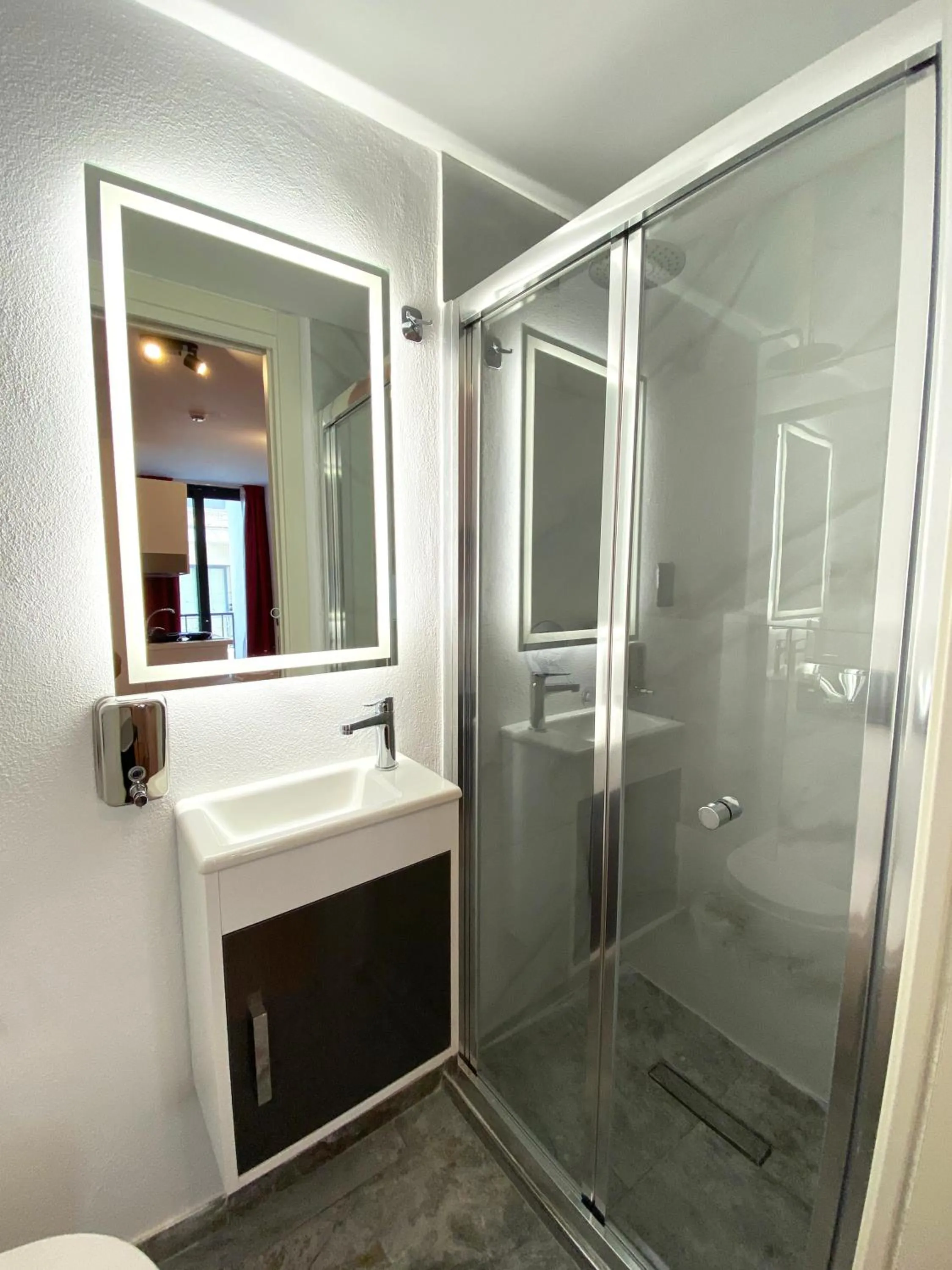 Bathroom in Citizen Suites