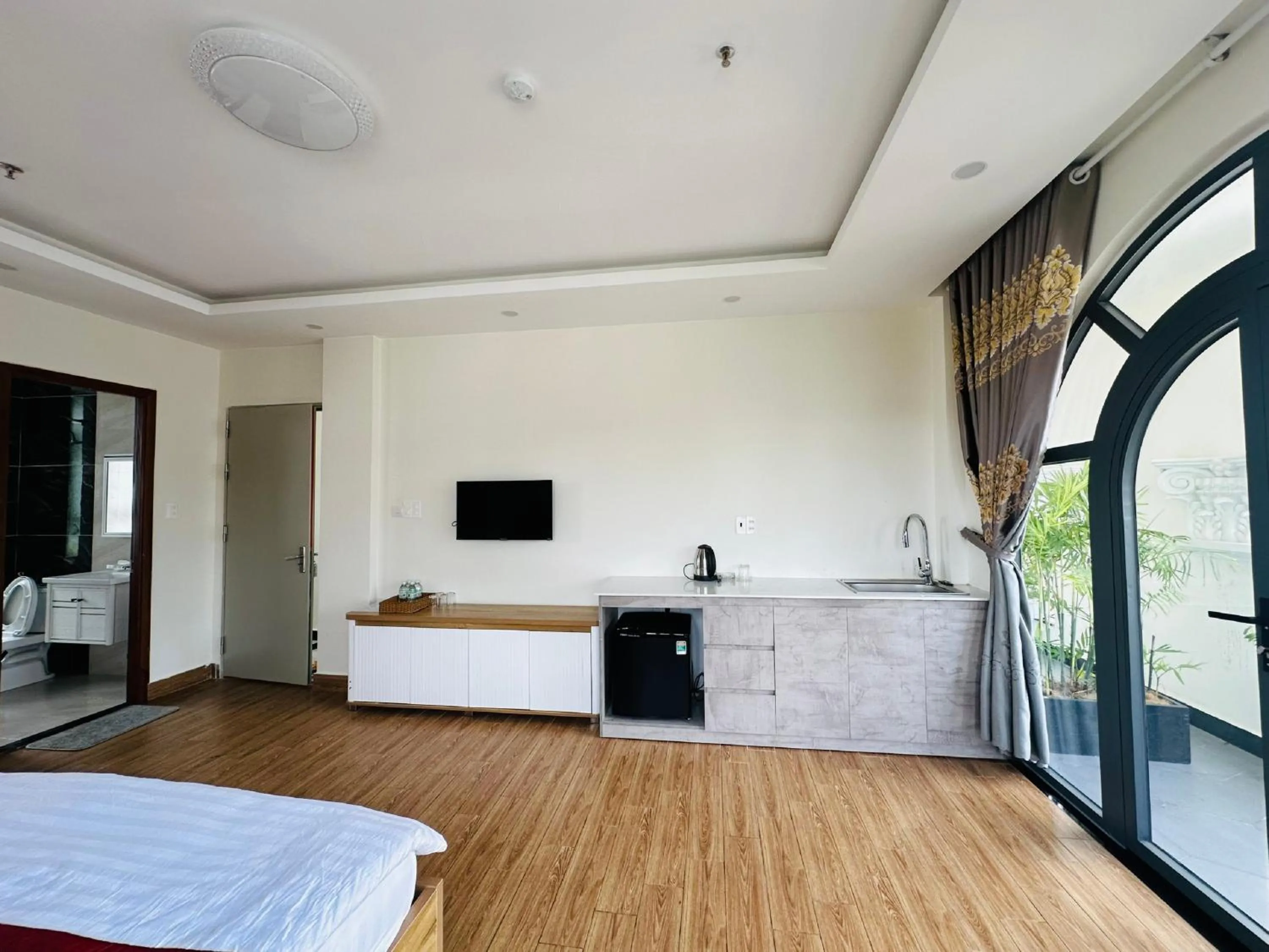 Communal lounge/ TV room, Bed in Thung Lũng Xanh TQK Hotel