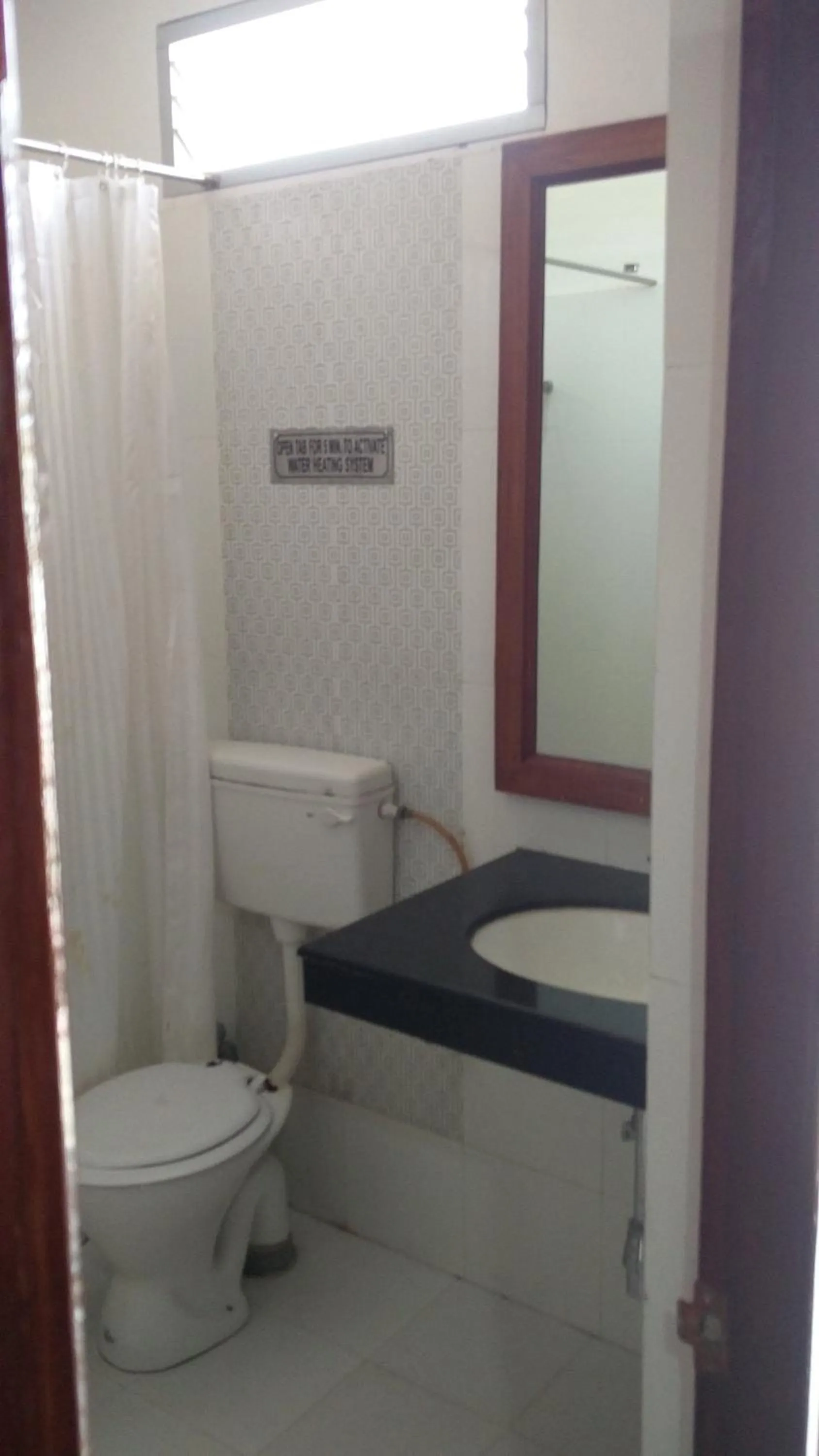 Toilet in Euro Star Inn