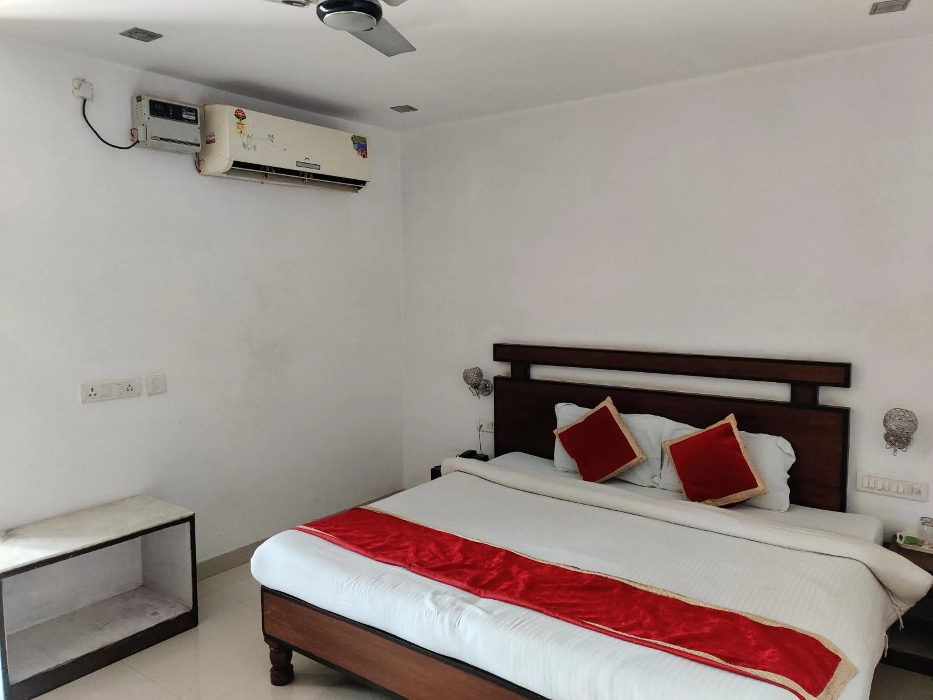 Photo of the whole room in Euro Star Inn