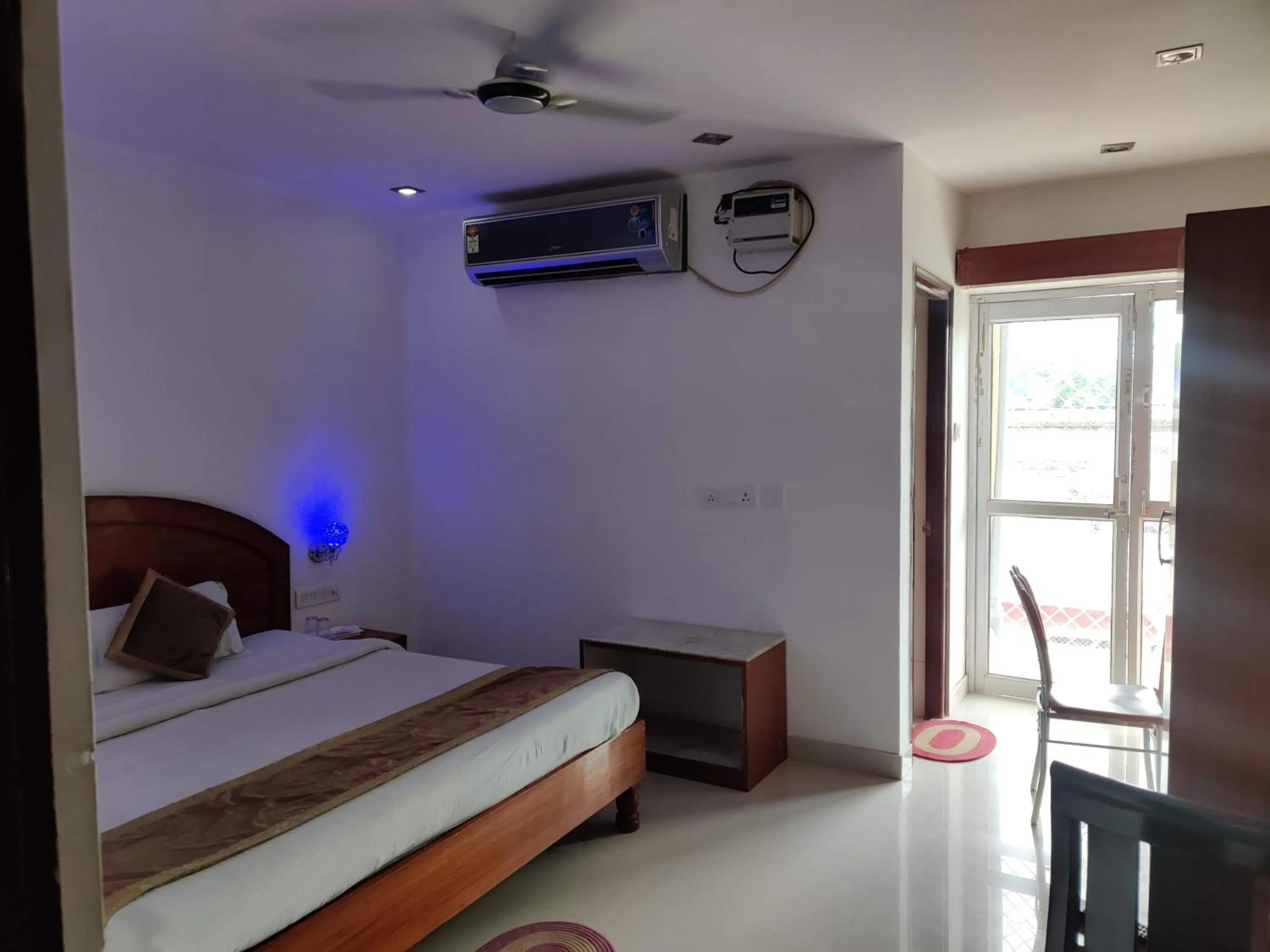 Photo of the whole room in Euro Star Inn