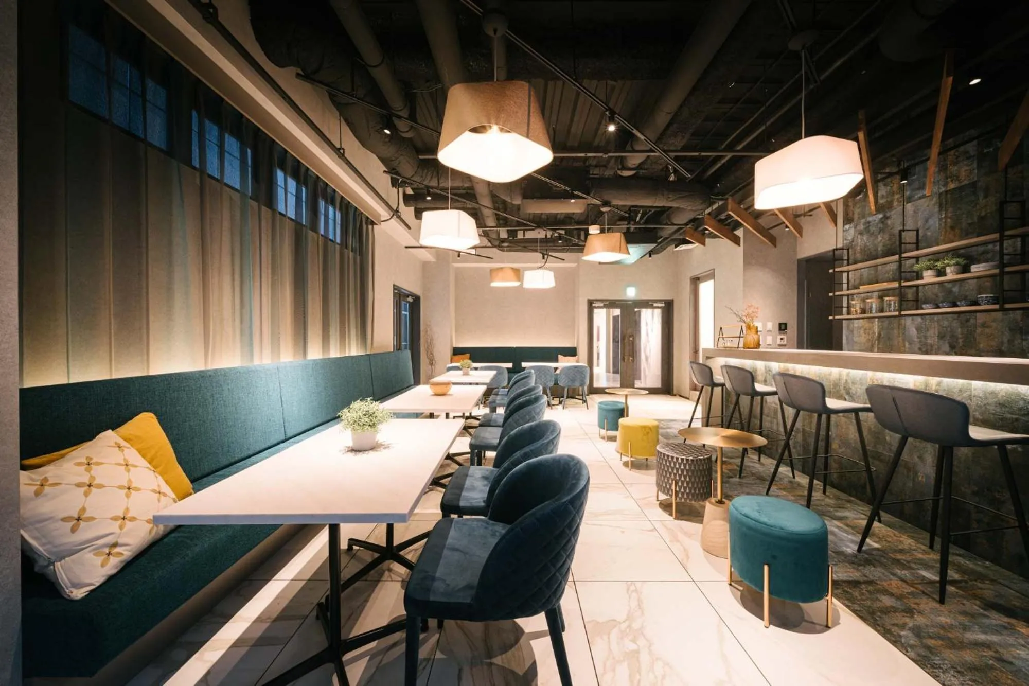 Restaurant/places to eat in R Hotel Namba South