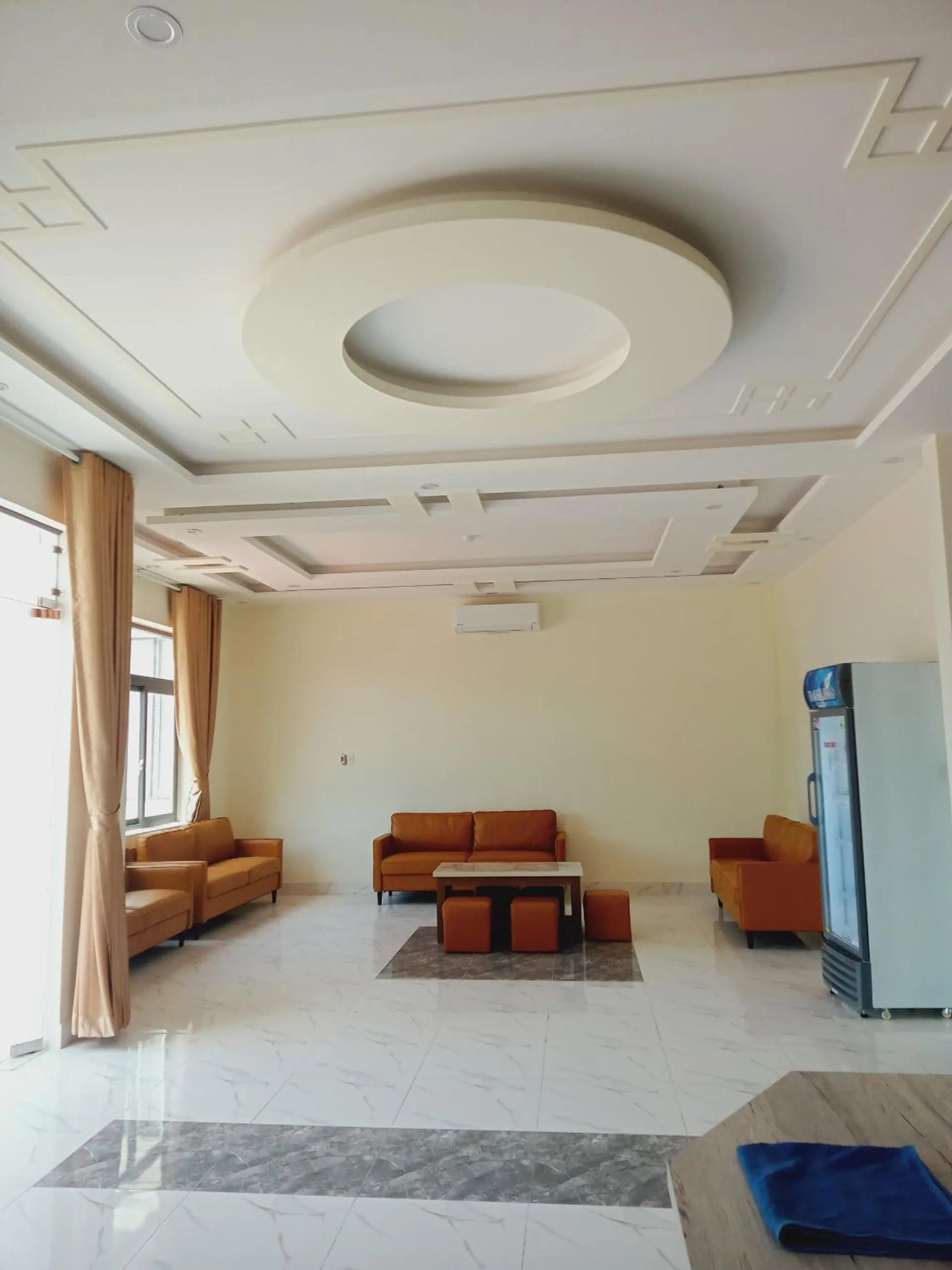 Communal lounge/ TV room in Hoàng Anh Côn Đảo Hotel