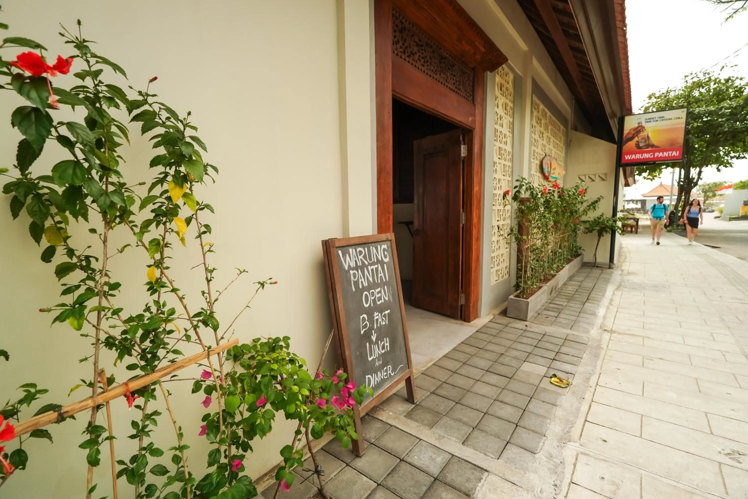 Restaurant/places to eat in Tropical Beach House Bali