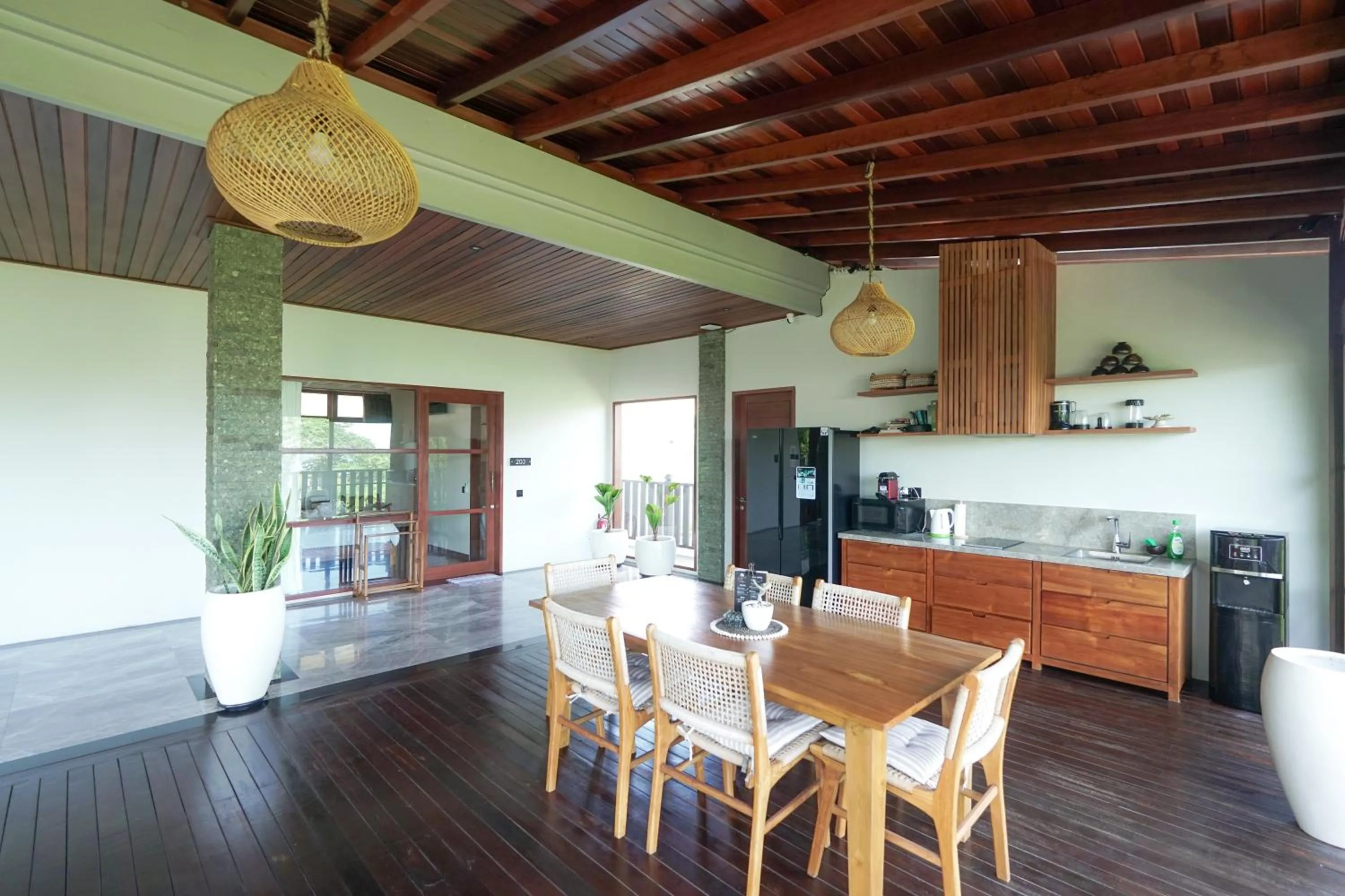 Kitchen or kitchenette in Tropical Beach House Bali