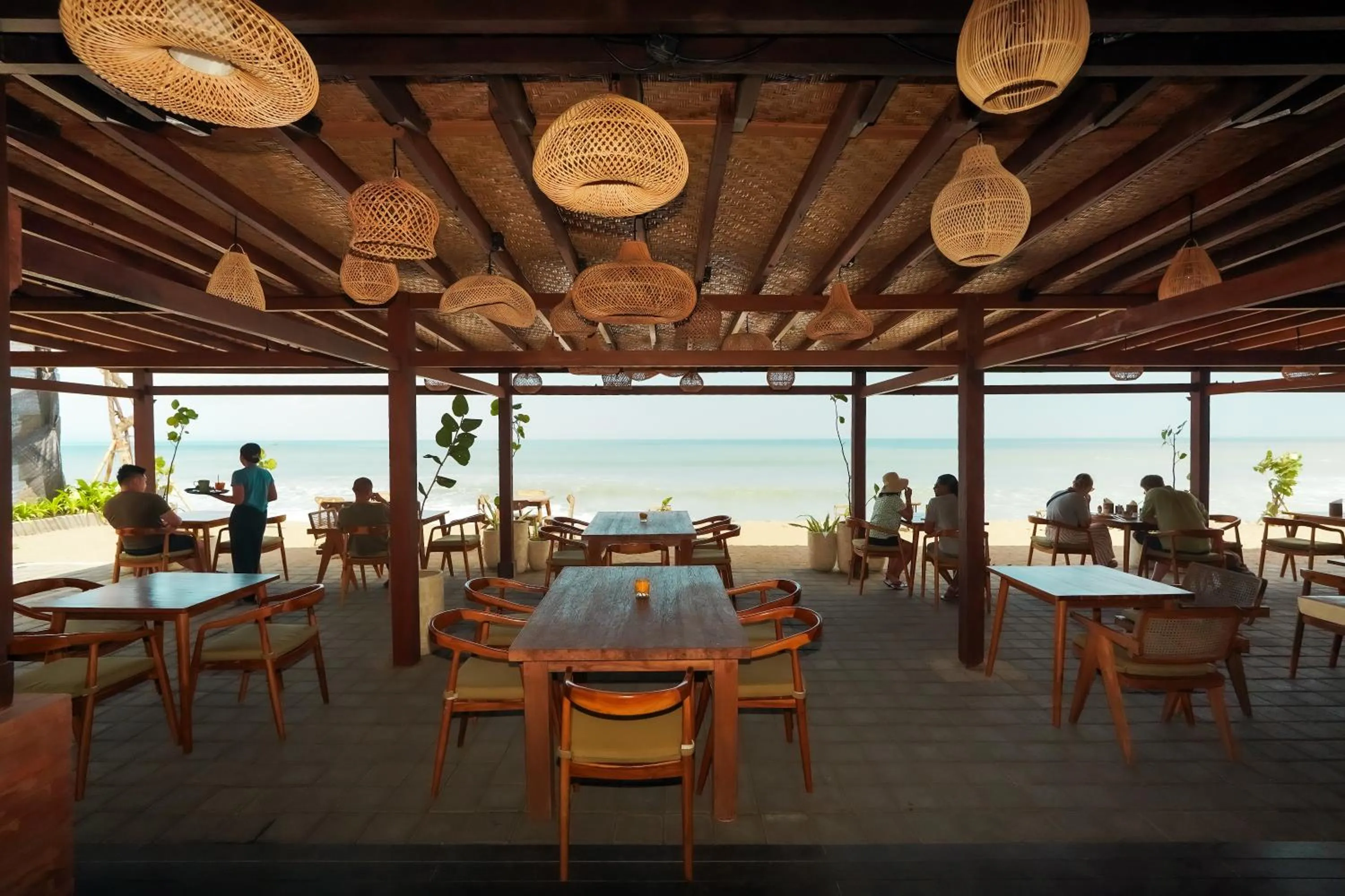 Restaurant/places to eat in Tropical Beach House Bali