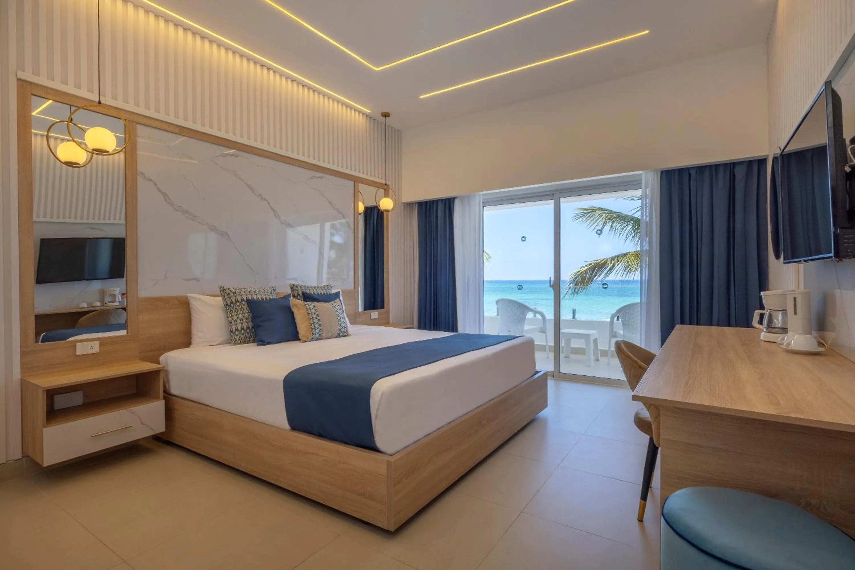 Bedroom, Bed in Hotel HM Bavaro Beach - Adults Only