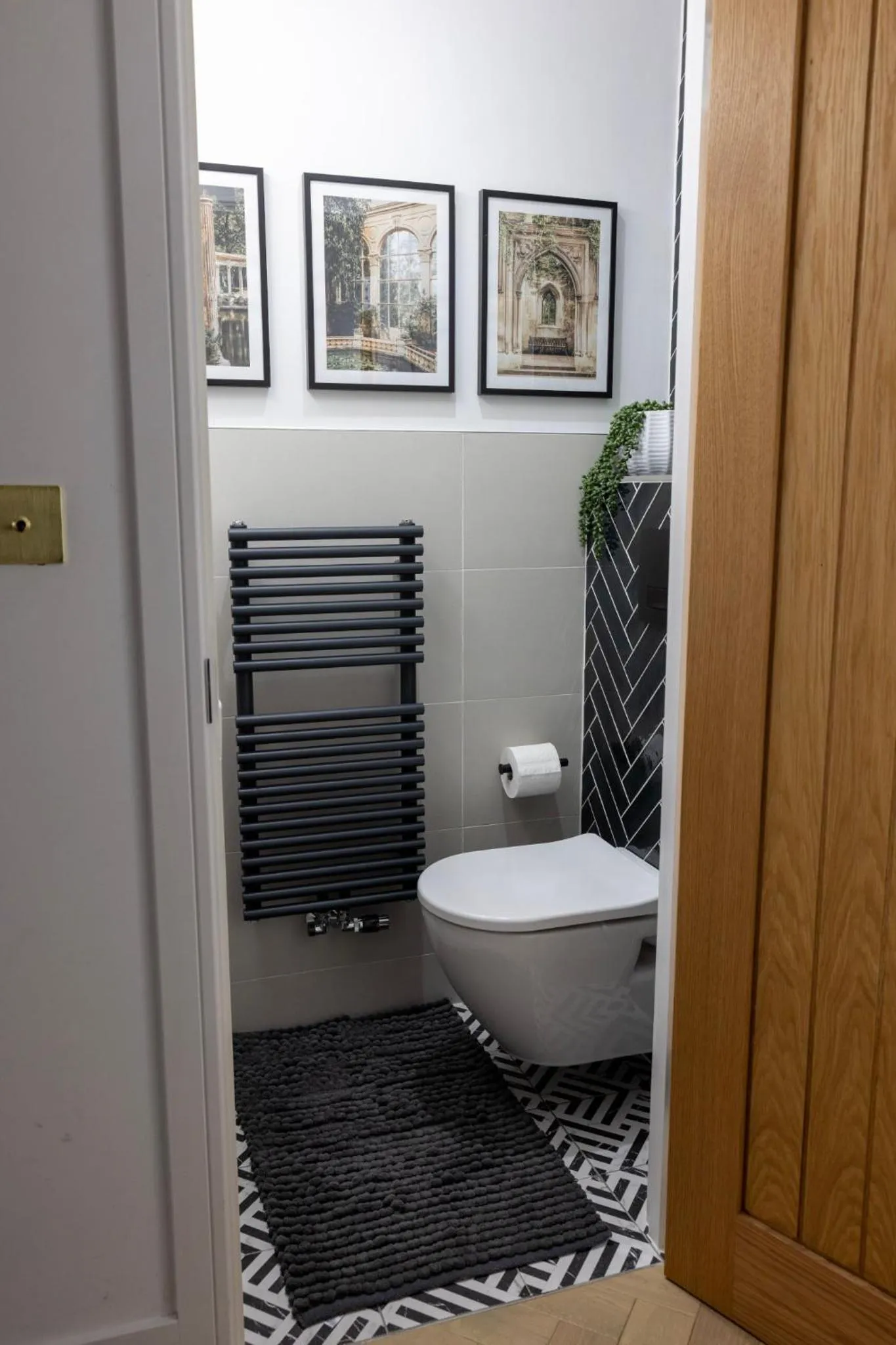 Toilet in Charming 3-Bed House with 1 Parking space