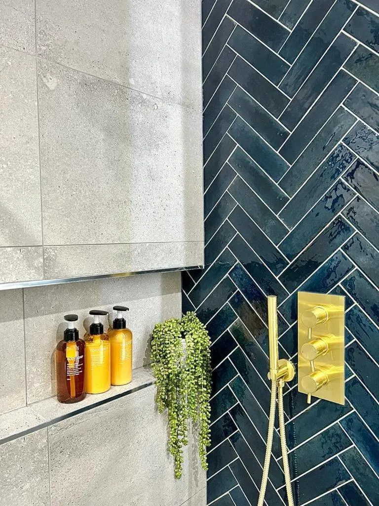 Bathroom in Charming 3-Bed House with 1 Parking space