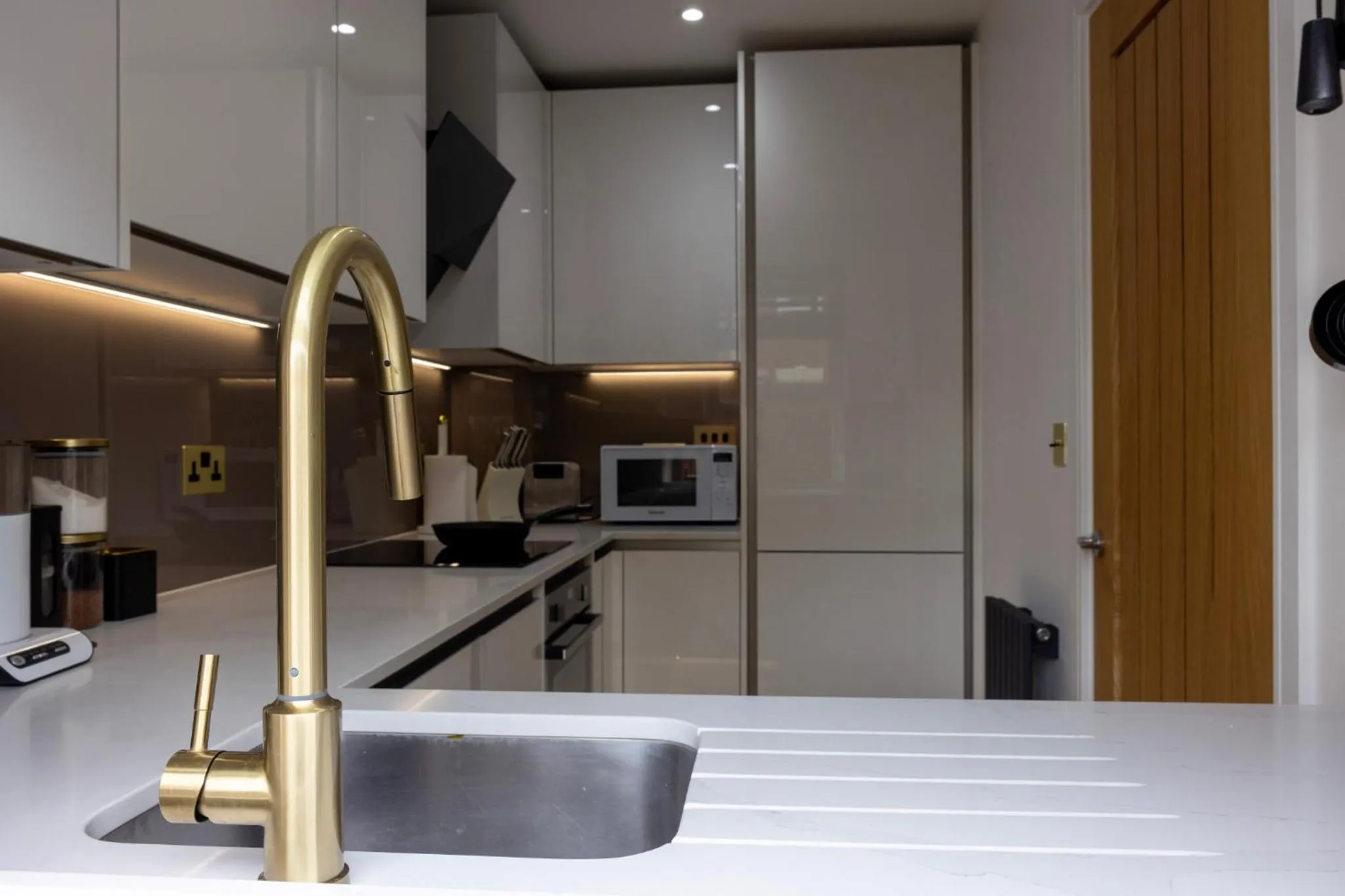 Kitchen or kitchenette in Charming 3-Bed House with 1 Parking space