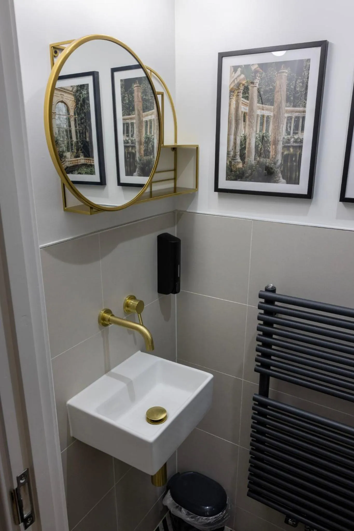 Toilet in Charming 3-Bed House with 1 Parking space