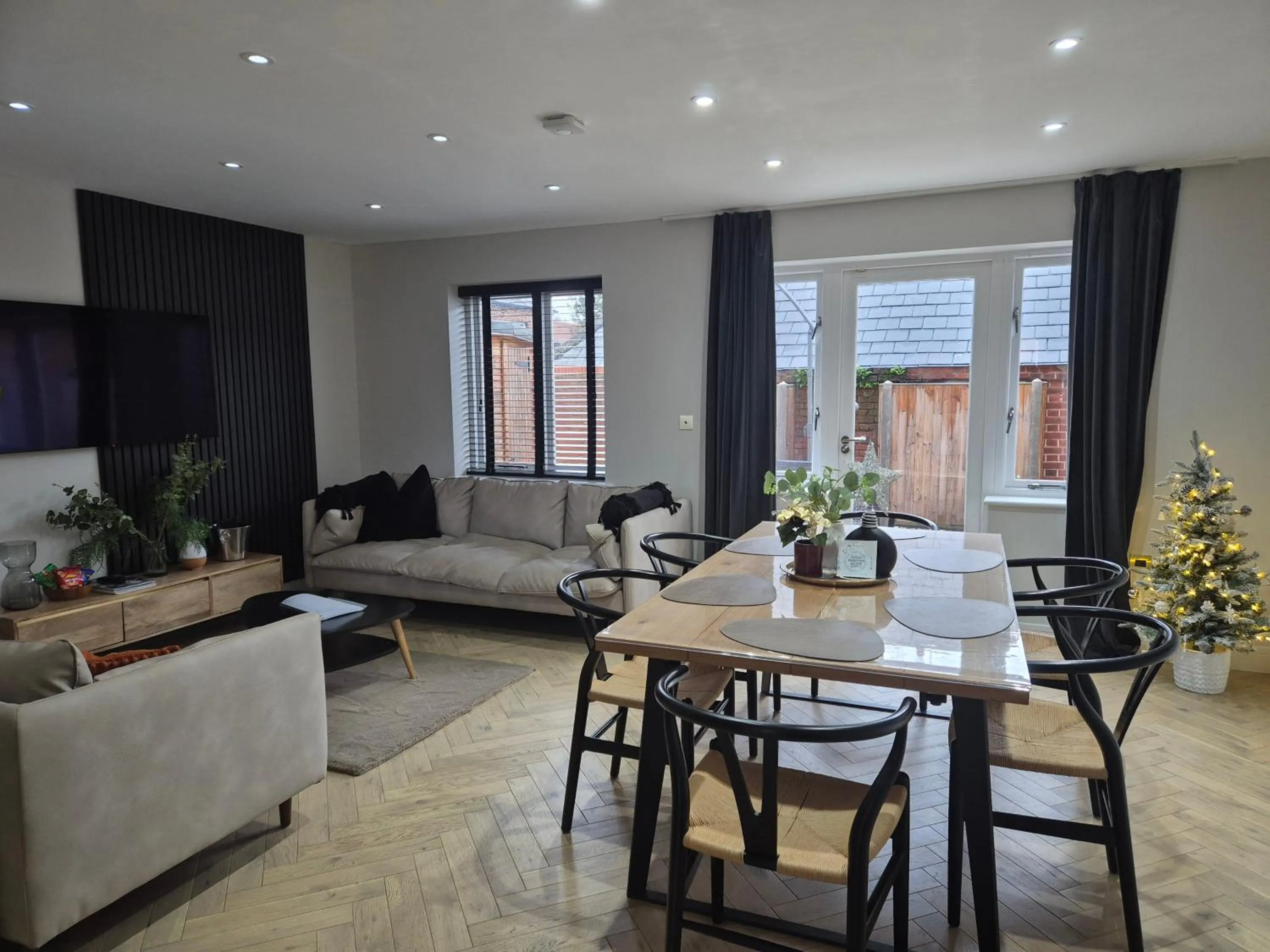 Charming 3-Bed House with 1 Parking space