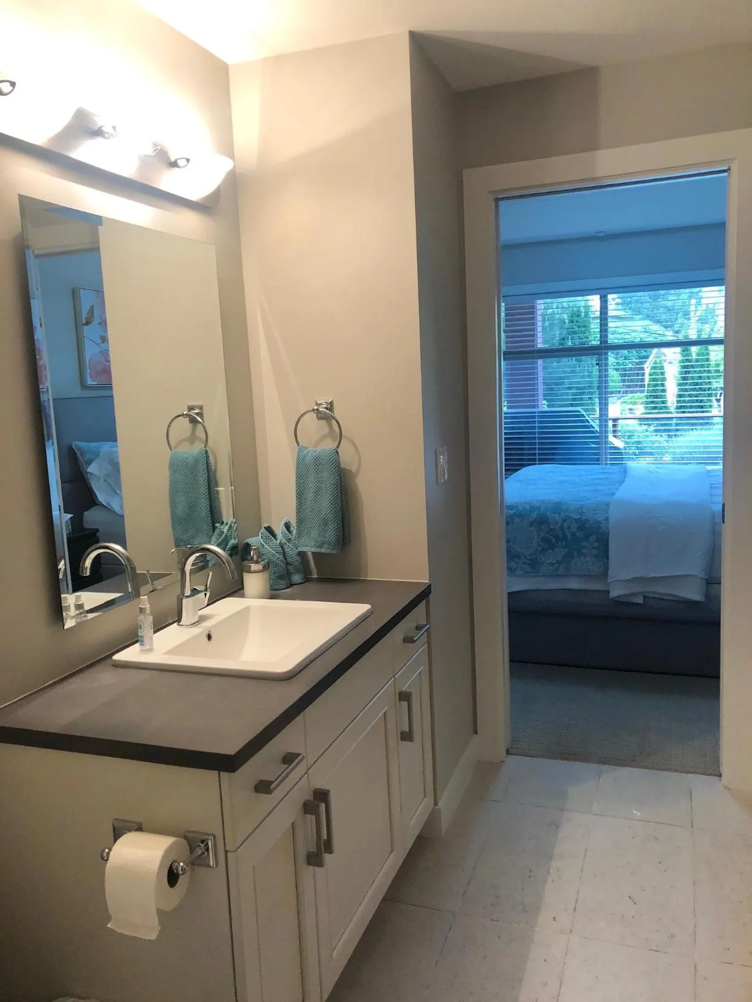 Bathroom, Bed in Stay In The Okanagan - Copper Sky, West Kelowna