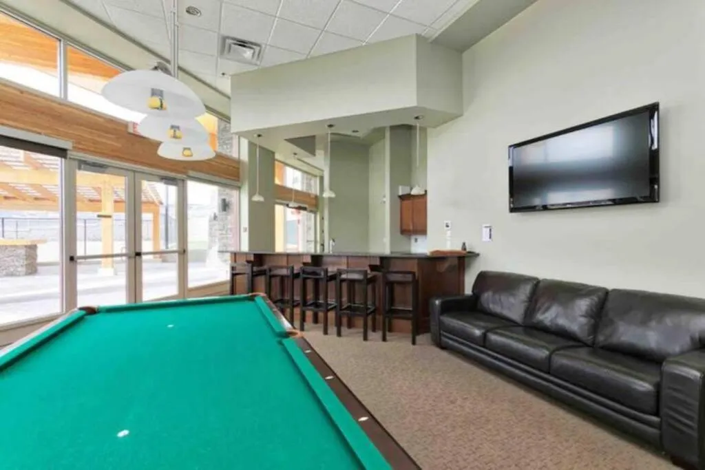 Communal lounge/ TV room in Stay In The Okanagan - Copper Sky, West Kelowna