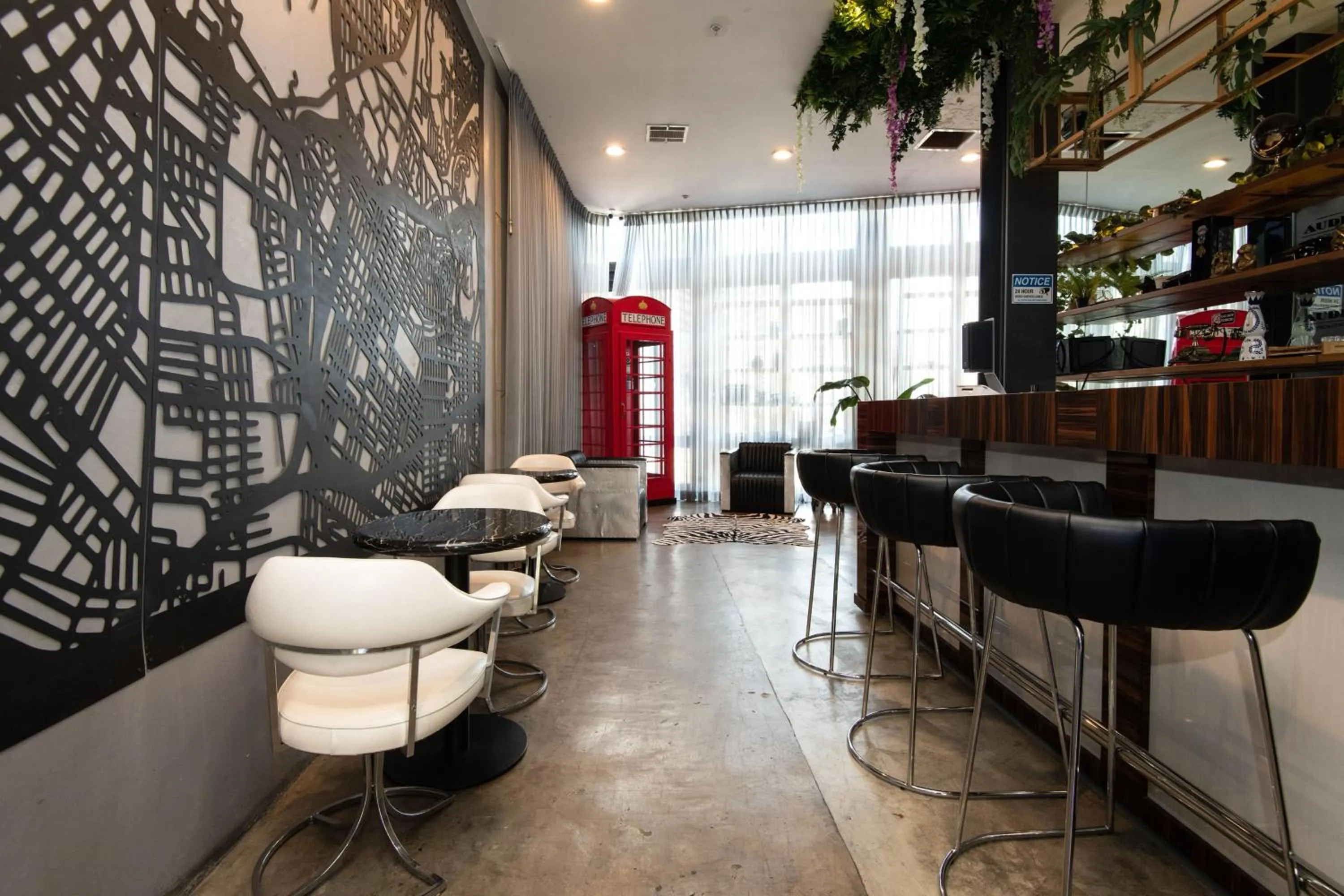 Lounge or bar in DTLA Boutique Hotel