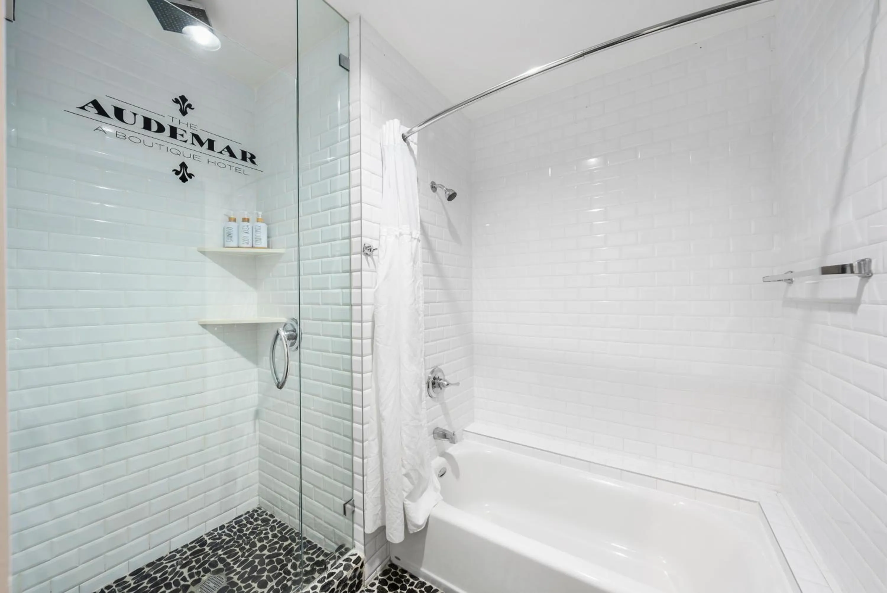 Bathroom in Audemar Boutique Hotel and Apartment Homes