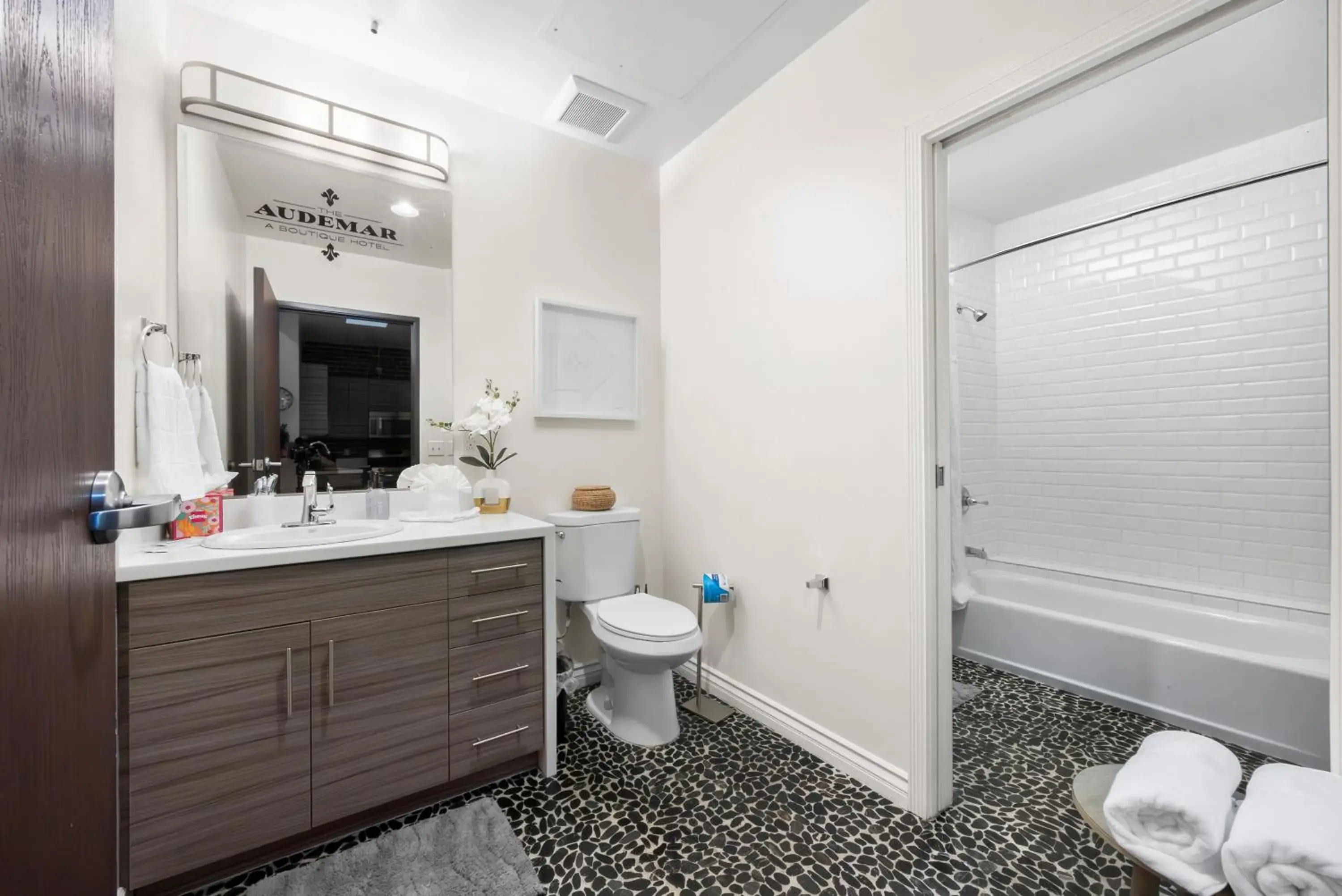 One-Bedroom Deluxe Apartment in Audemar Boutique Hotel and Apartment Homes One-Bedroom Deluxe Apartment in Audemar Boutique Hotel and Apartment Homes