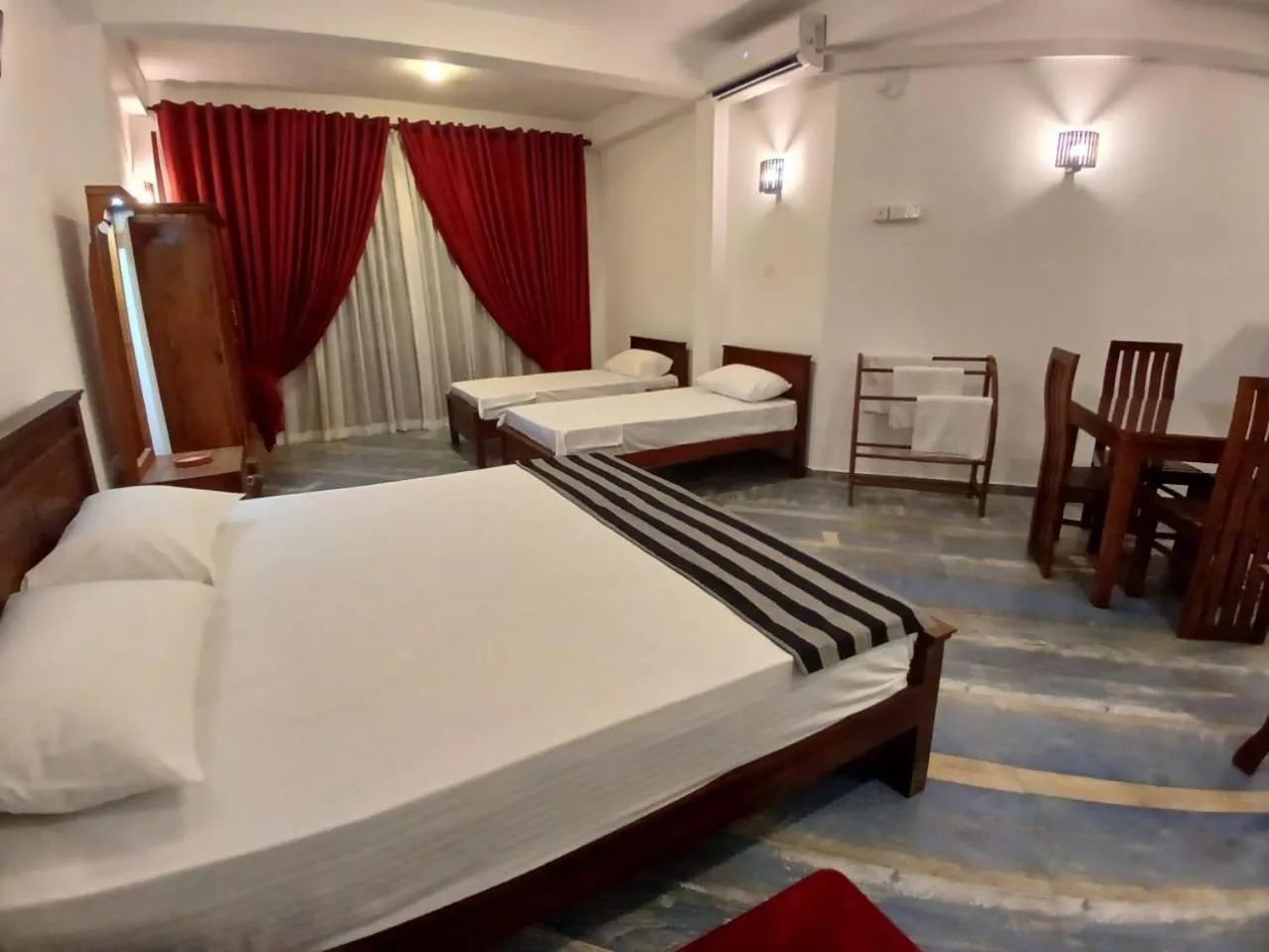 Bed in Sol Y Mar - Unawatuna