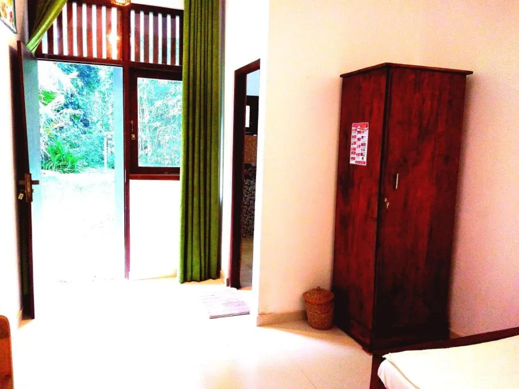 Bed in Sol Y Mar - Unawatuna