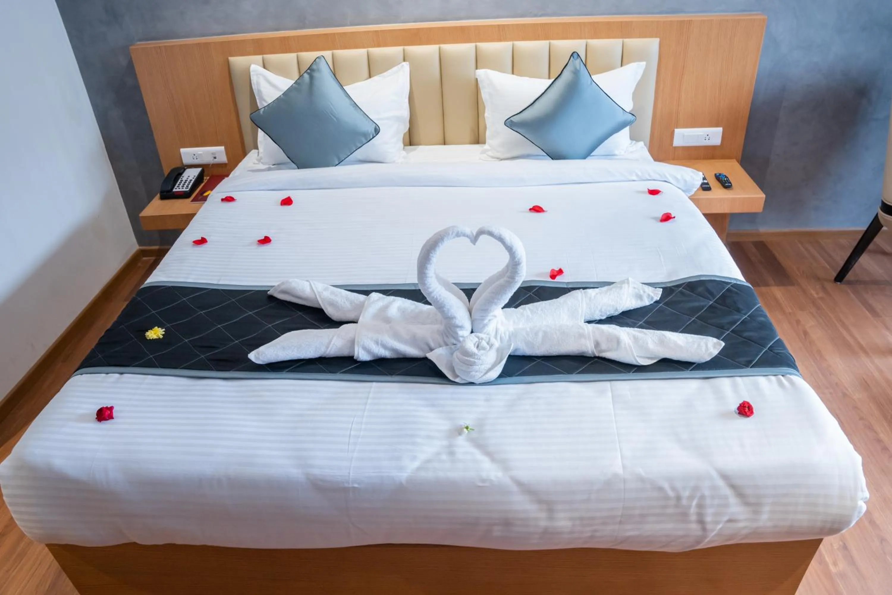 Bedroom, Bed in Hotel Tulips Grand