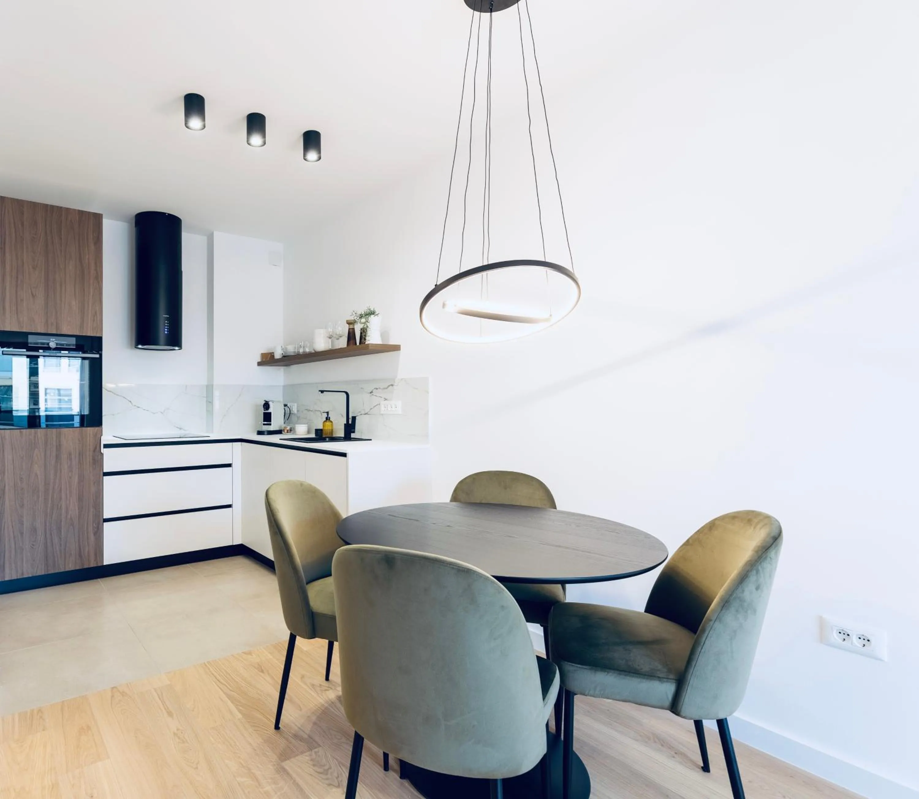 Modern Mediterranean Luxury Apartment