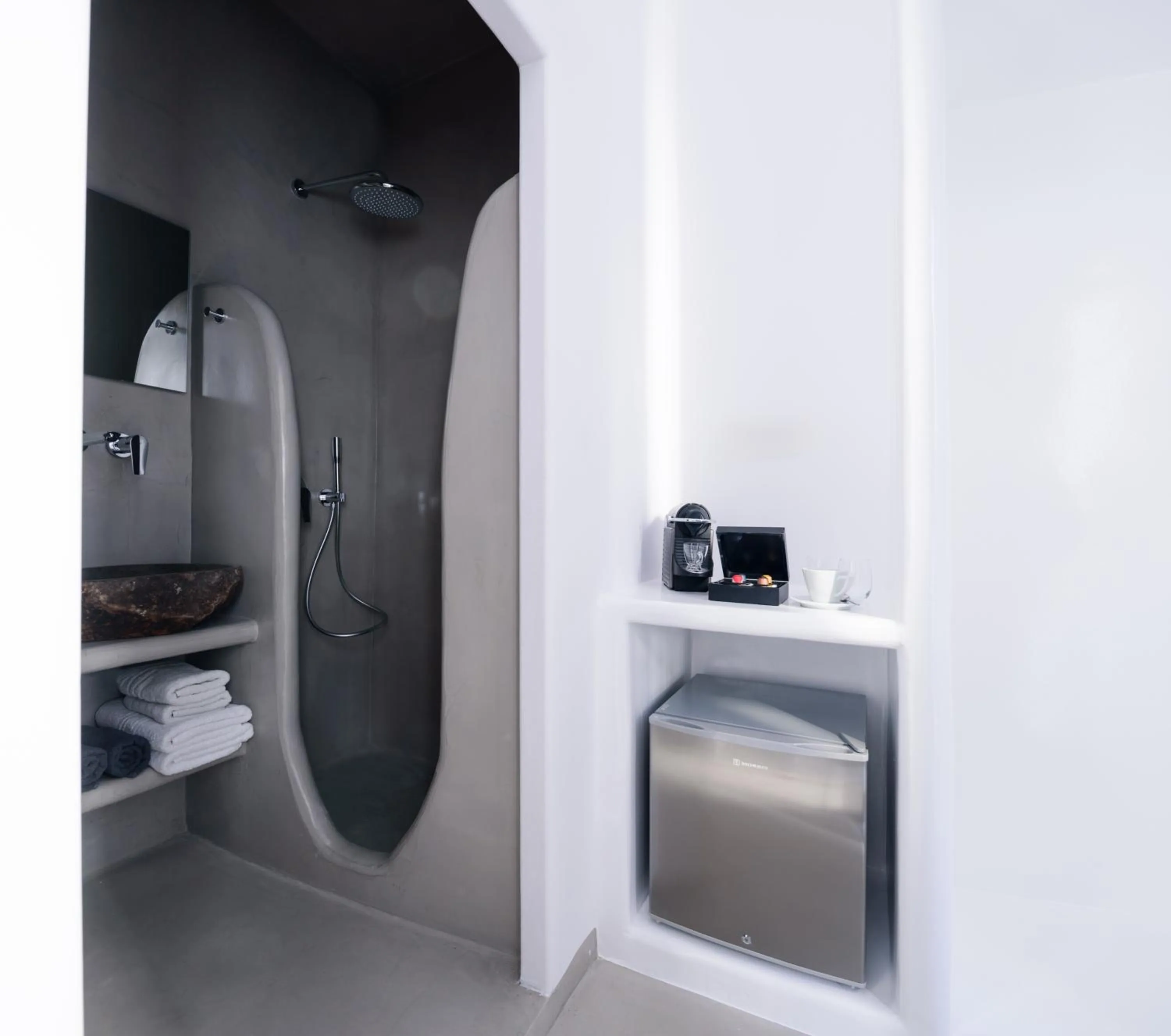 Shower in Tataki Family Hotel