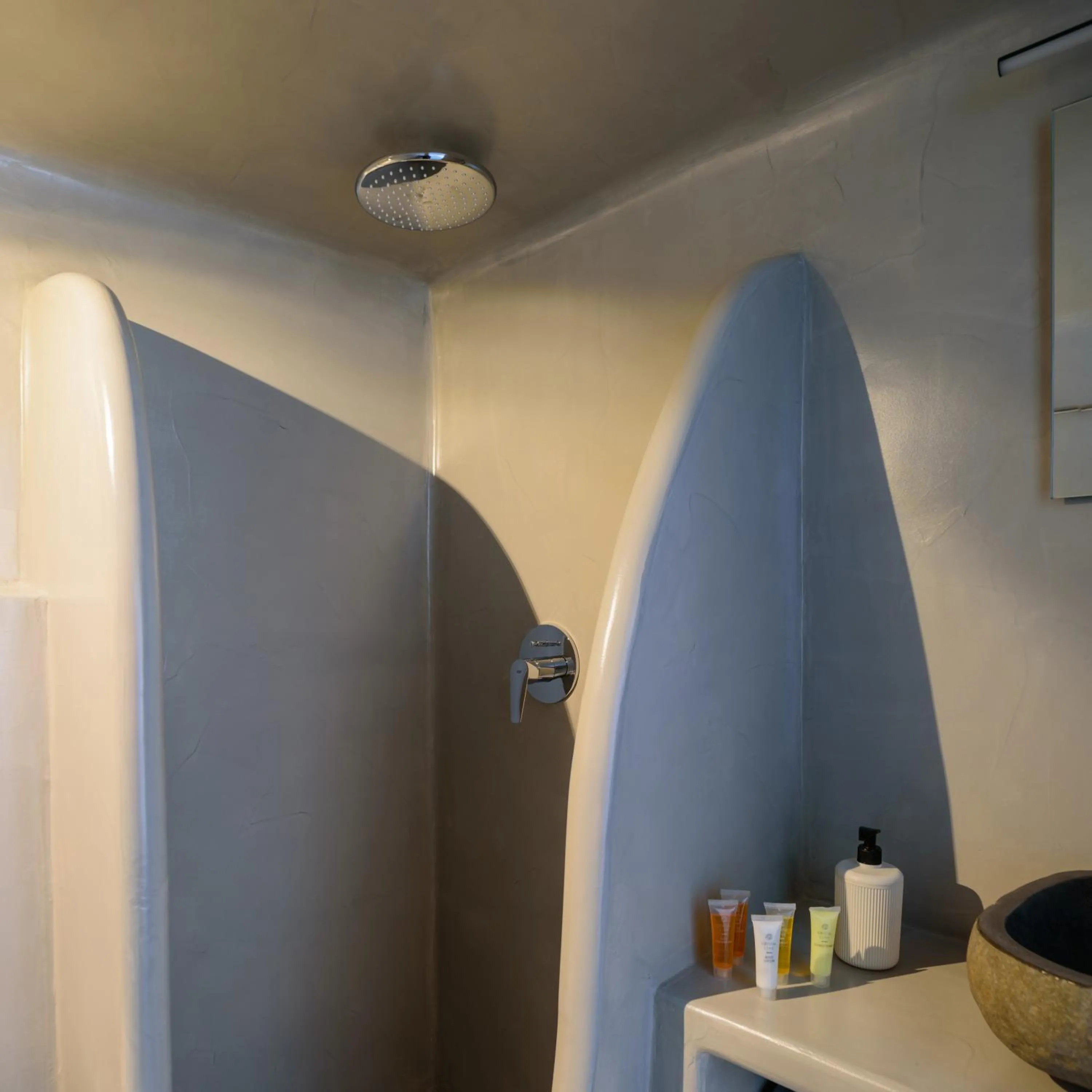 Shower in Tataki Family Hotel