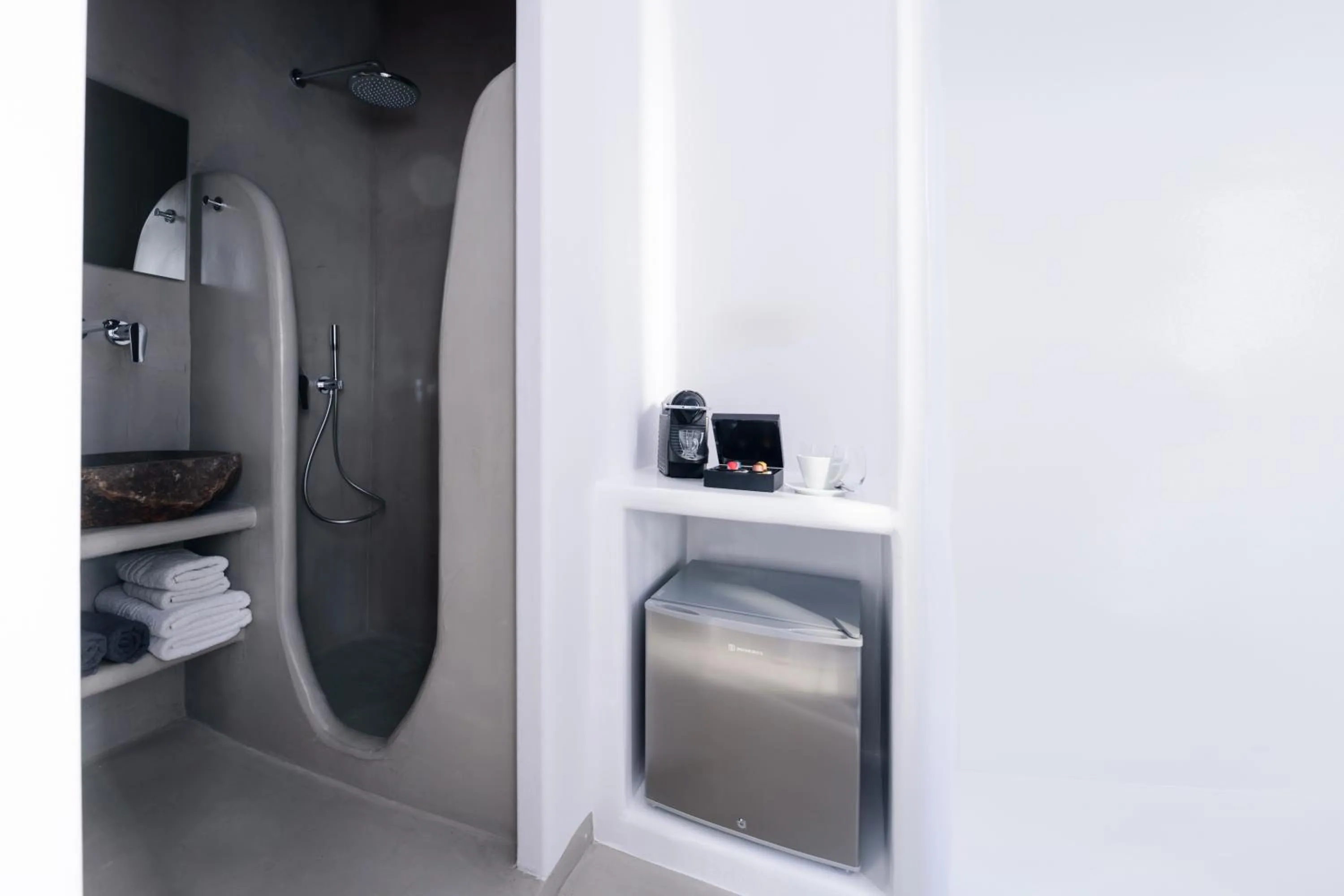 Shower in Tataki Family Hotel