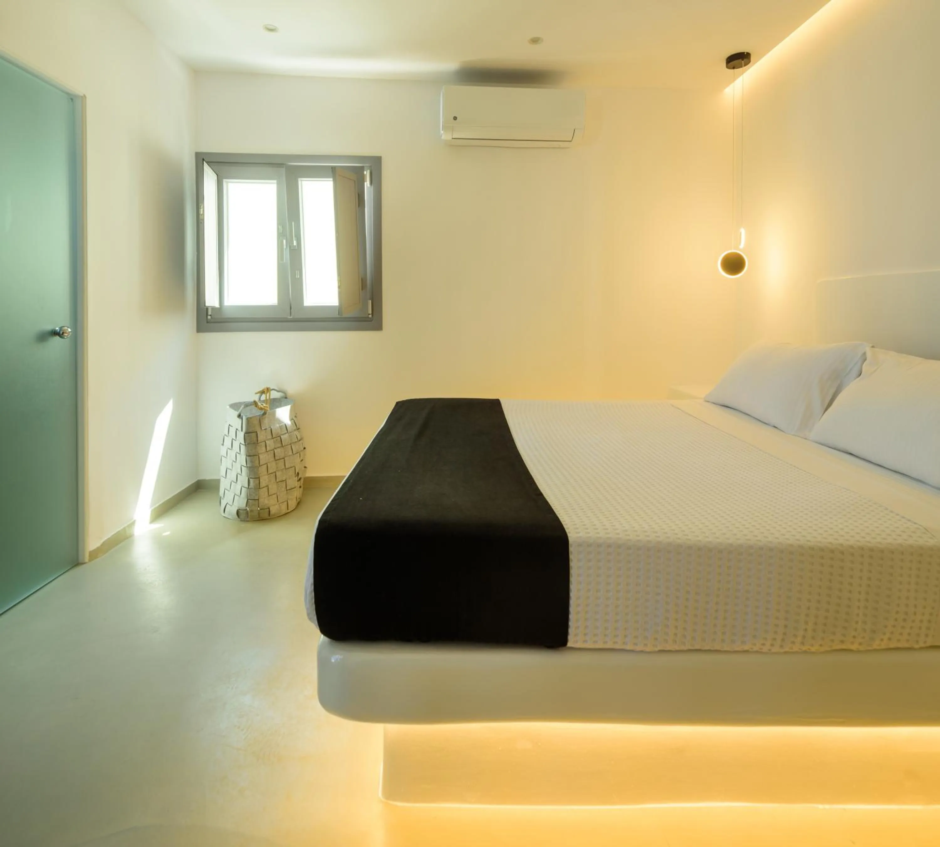 Bed in Tataki Family Hotel