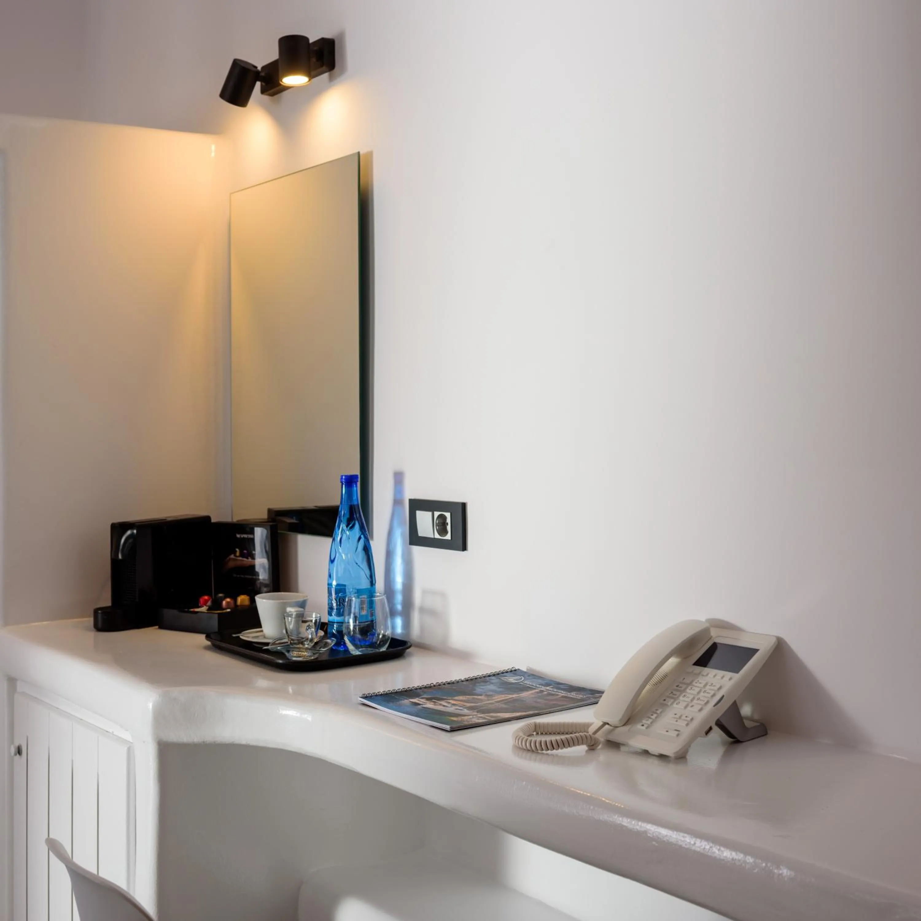 Coffee/tea facilities in Tataki Family Hotel