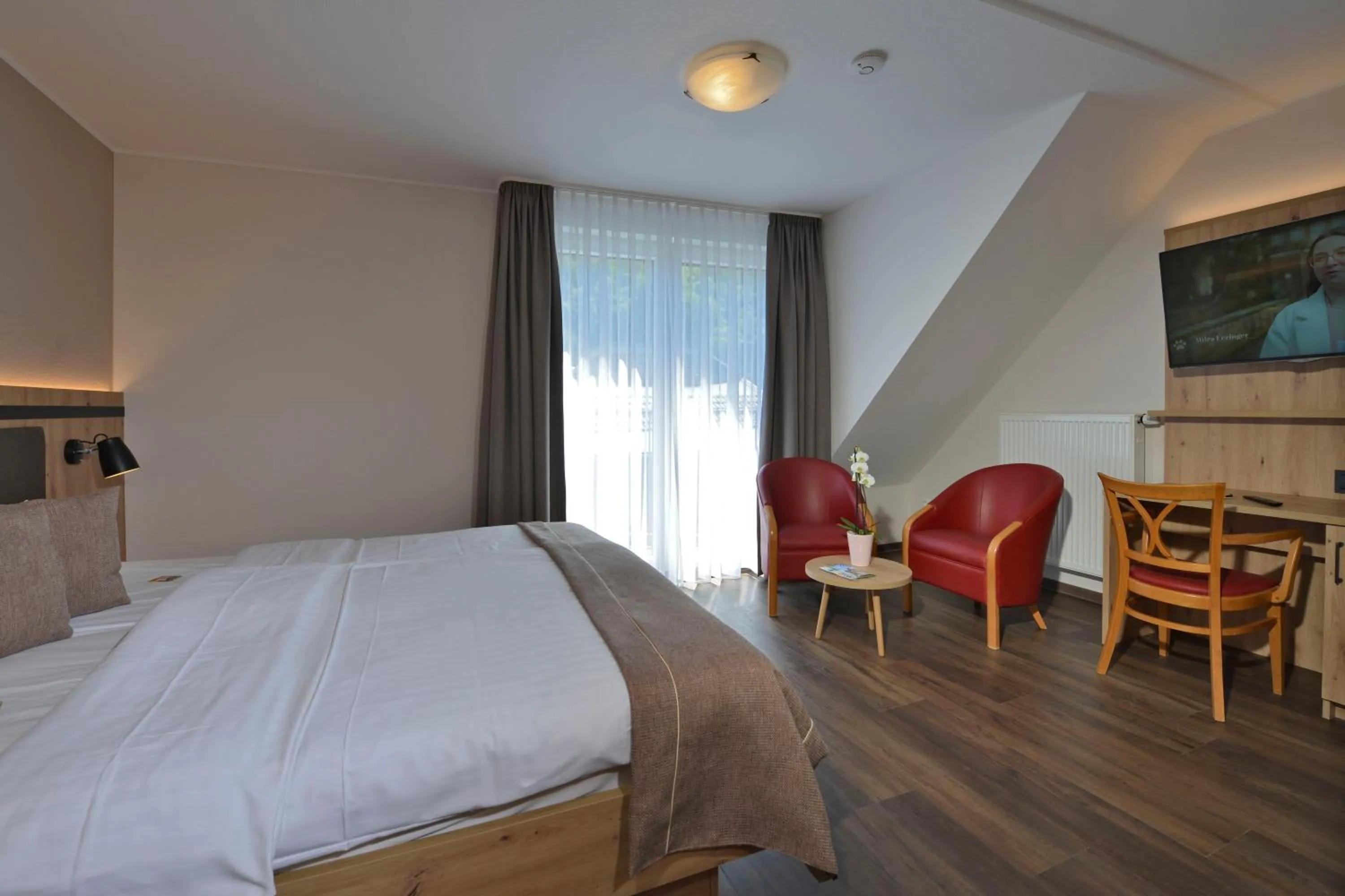 Photo of the whole room, Bed in Hotel zur Post 3 Sterne superior
