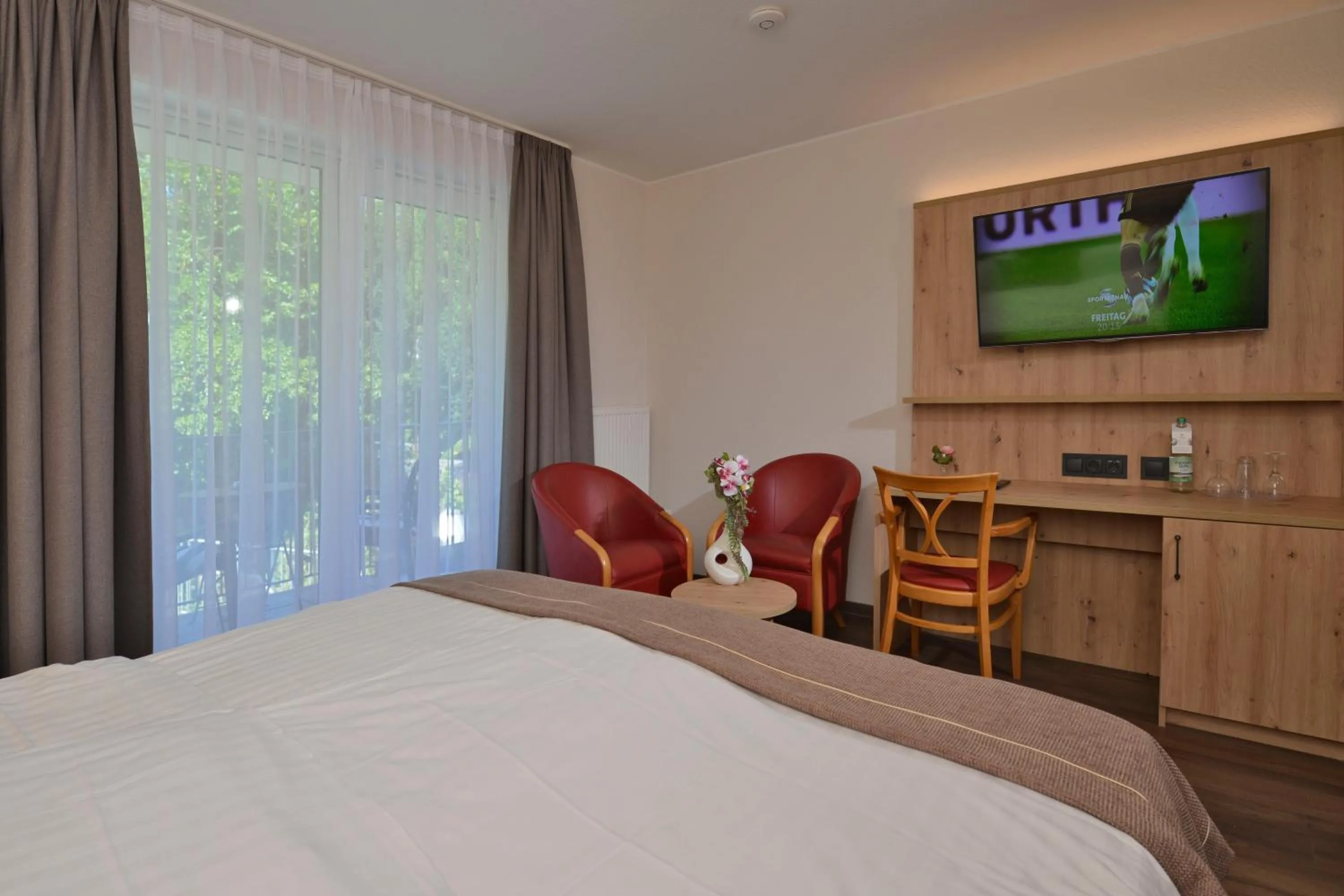 Photo of the whole room, Bed in Hotel zur Post 3 Sterne superior