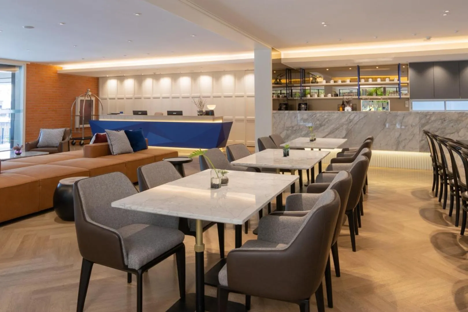 Restaurant/places to eat in Blue Hippo Hotel