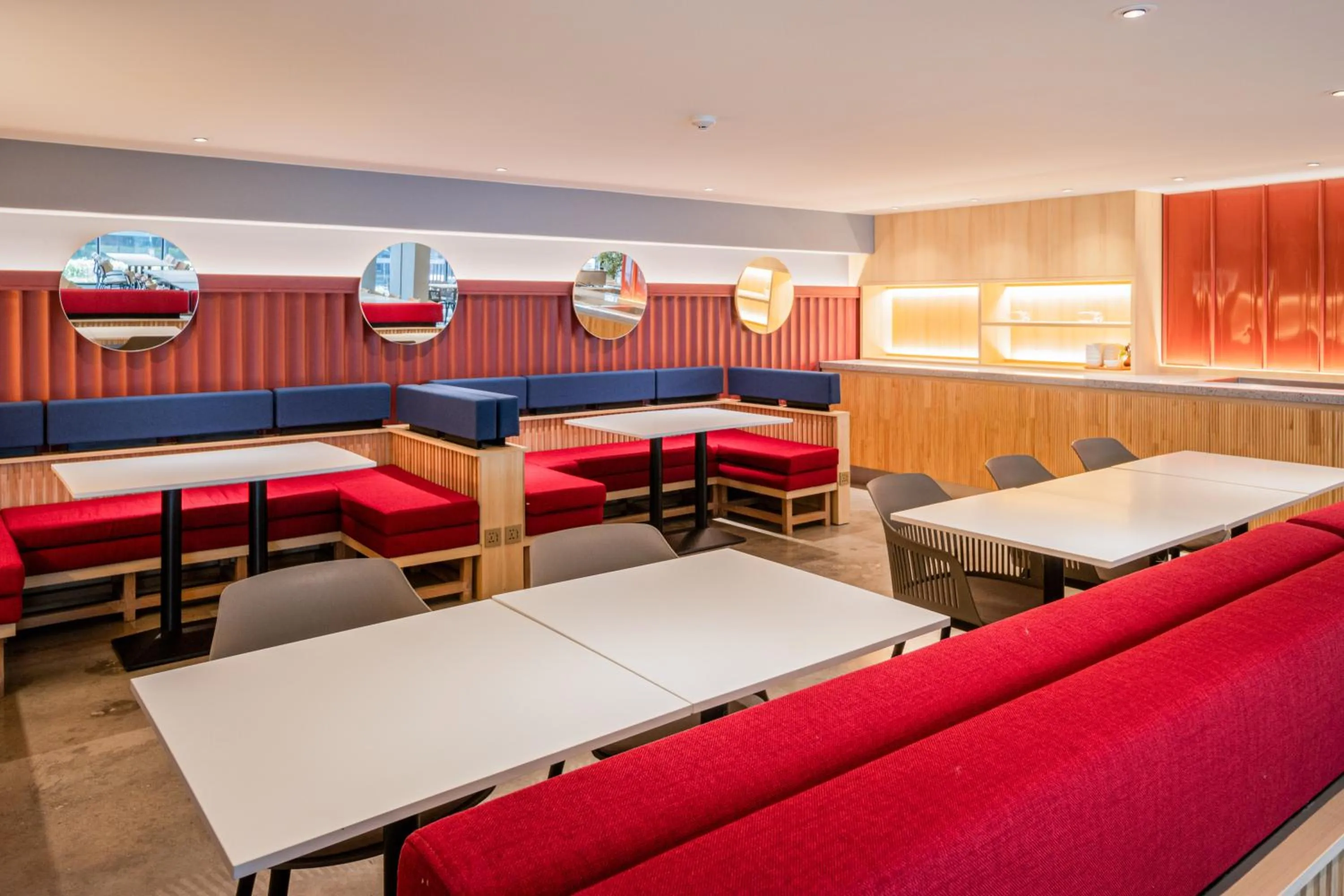 Restaurant/places to eat in Blue Hippo Hotel