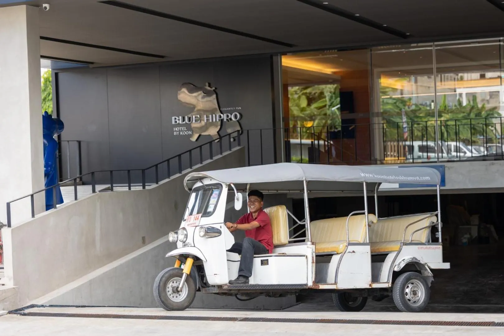 Logo/Certificate/Sign in Blue Hippo Hotel