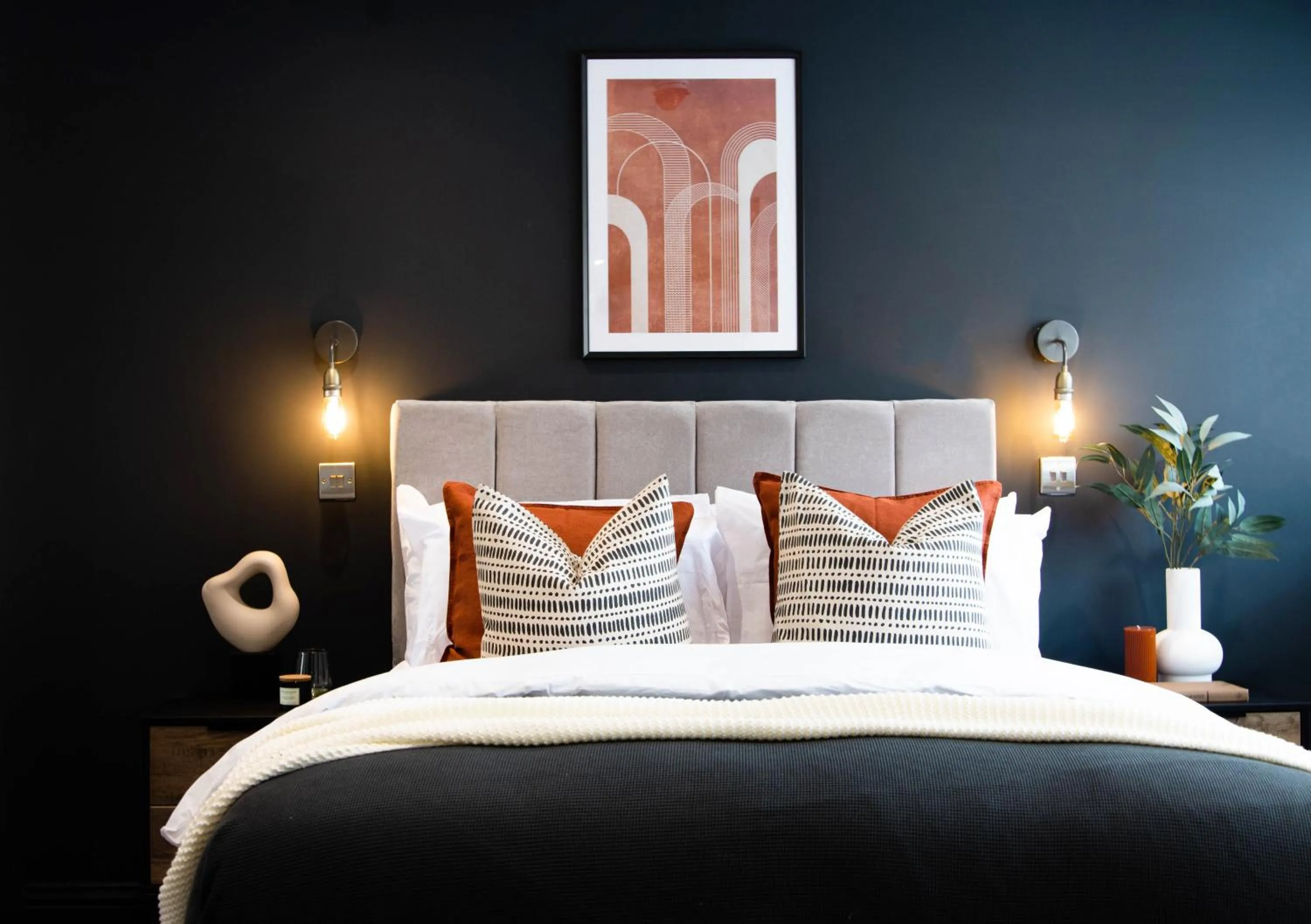 Photo of the whole room, Bed in The Rampart