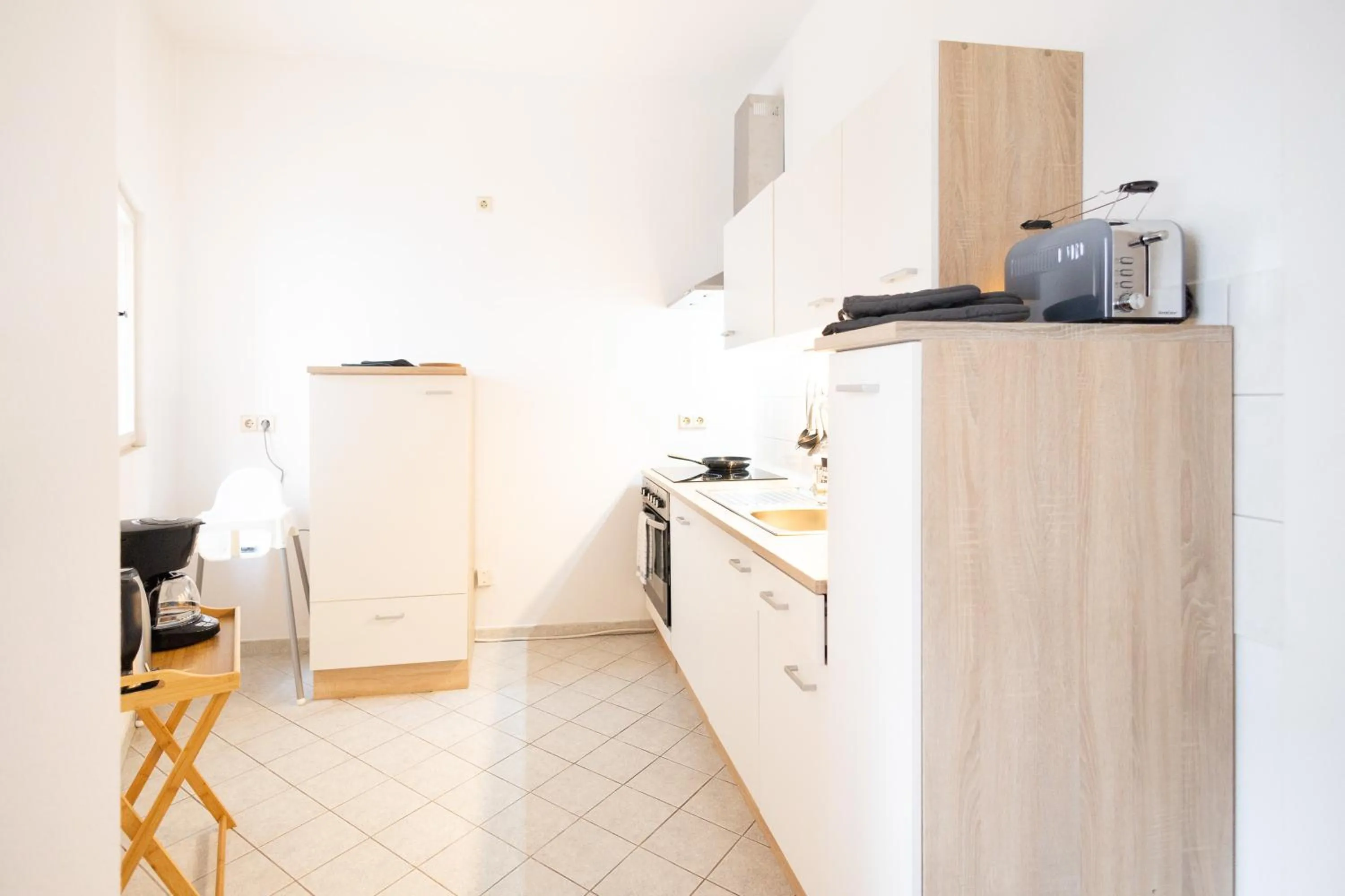 Kitchen or kitchenette in Apartments an der Oper - Innenstadt - Zentral - Küche - Wifi - Powered by Ko-Living