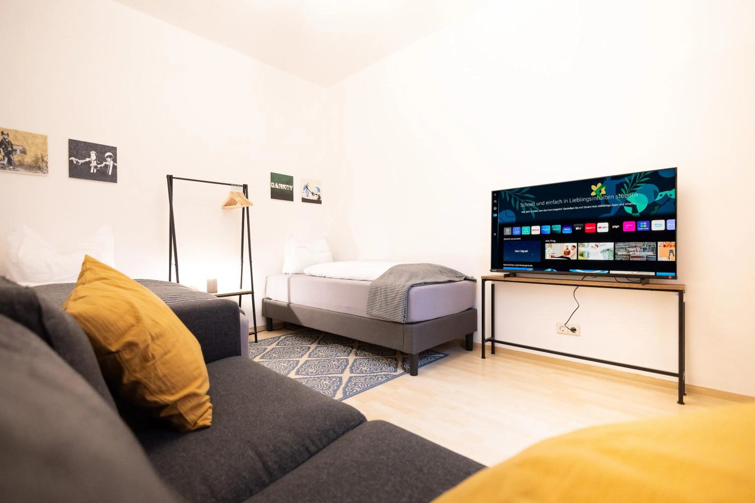 Living room, Bed in Apartments an der Oper - Innenstadt - Zentral - Küche - Wifi - Powered by Ko-Living