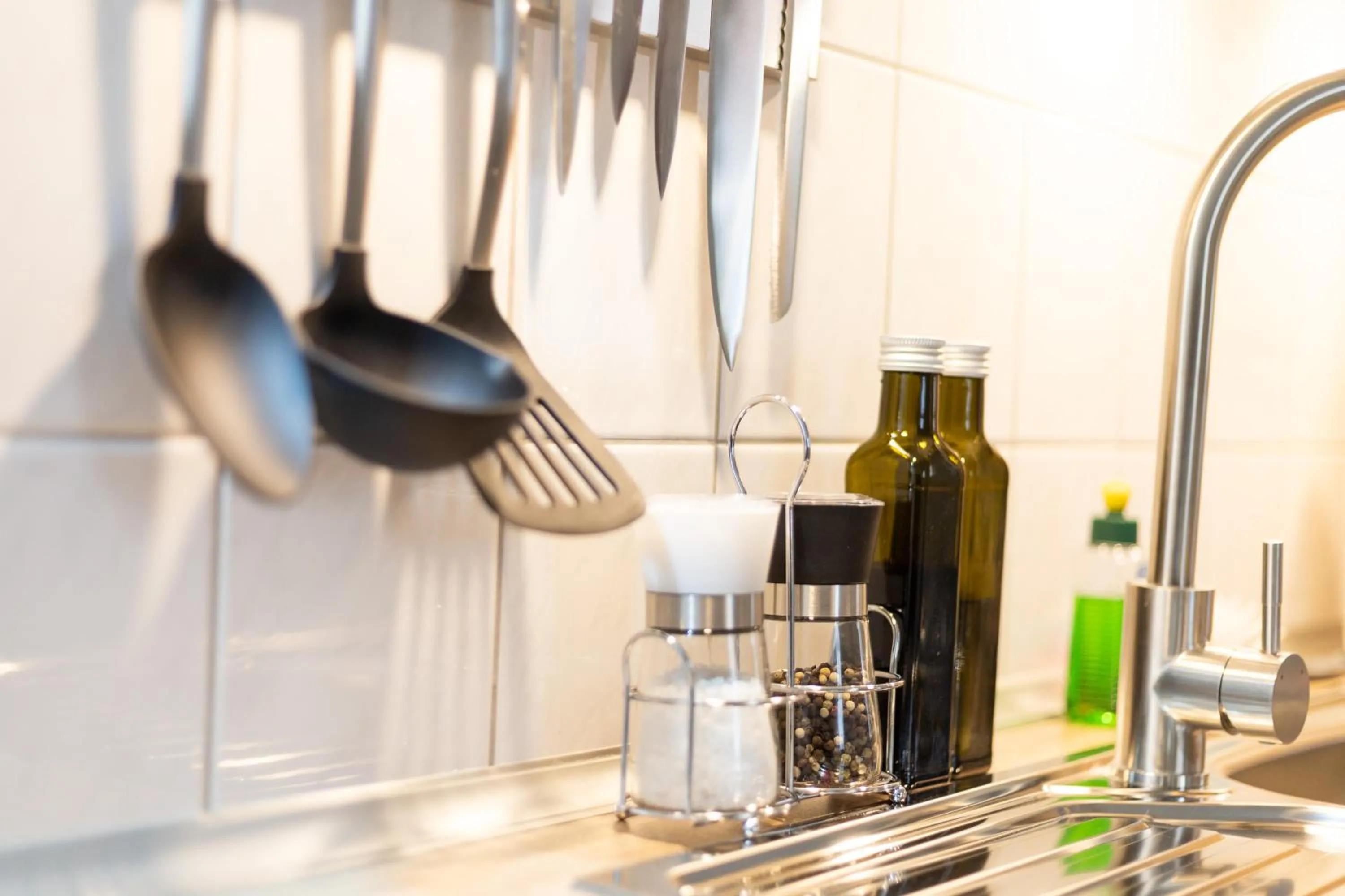 Kitchen or kitchenette in Apartments an der Oper - Innenstadt - Zentral - Küche - Wifi - Powered by Ko-Living