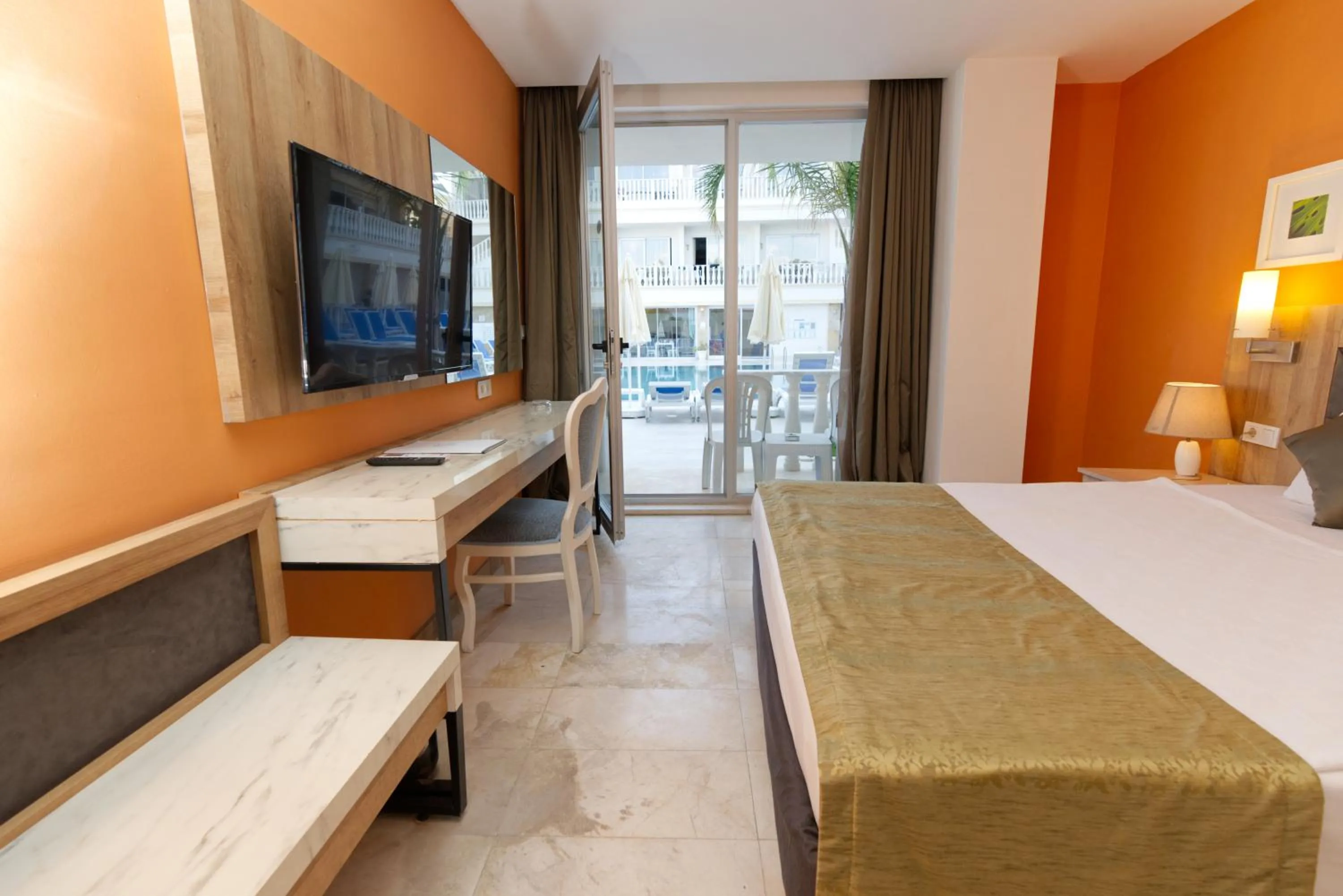 Photo of the whole room, Bed in SL La Perla Hotel Kemer