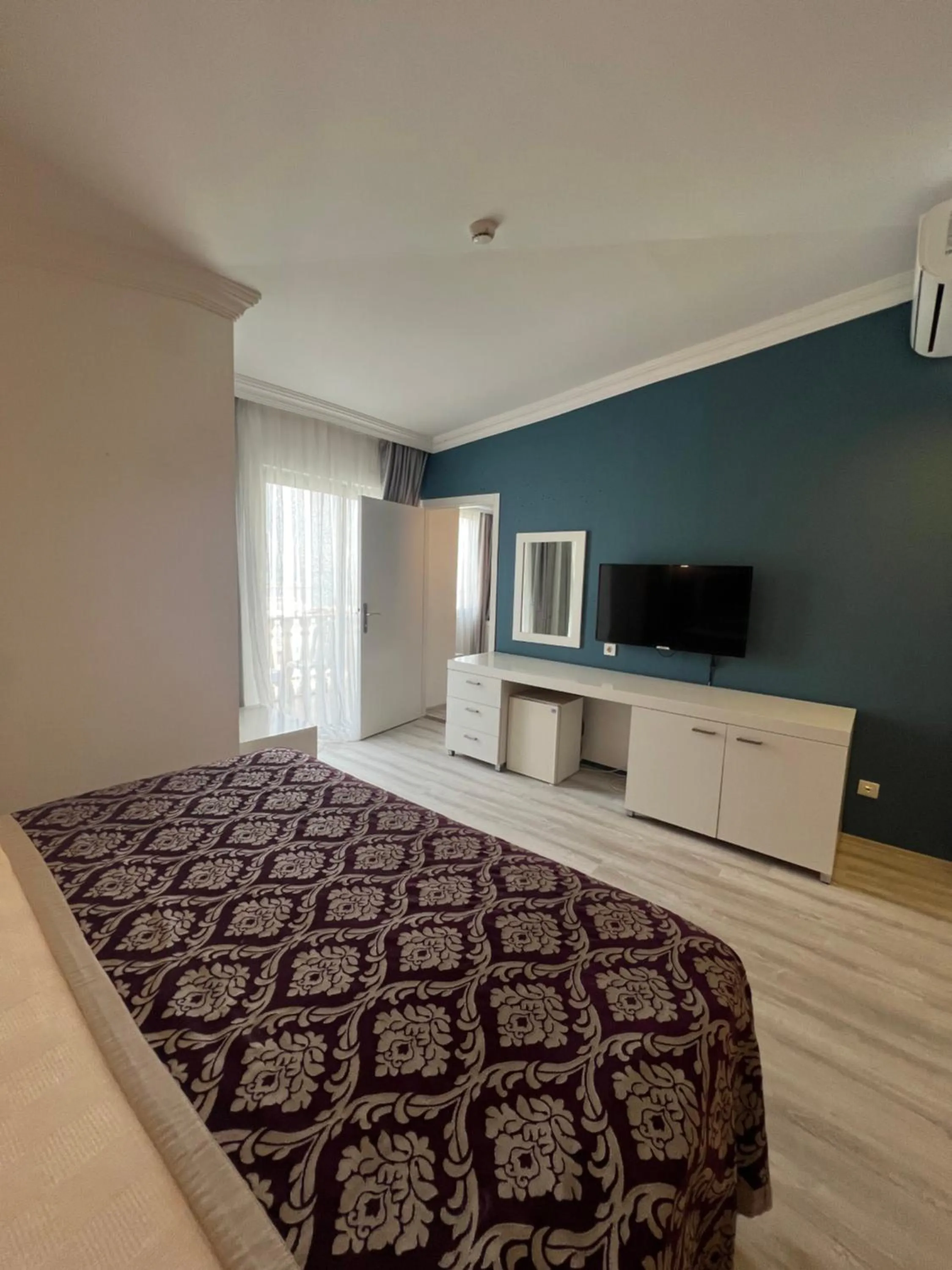 TV and multimedia, Bed in SL La Perla Hotel Kemer