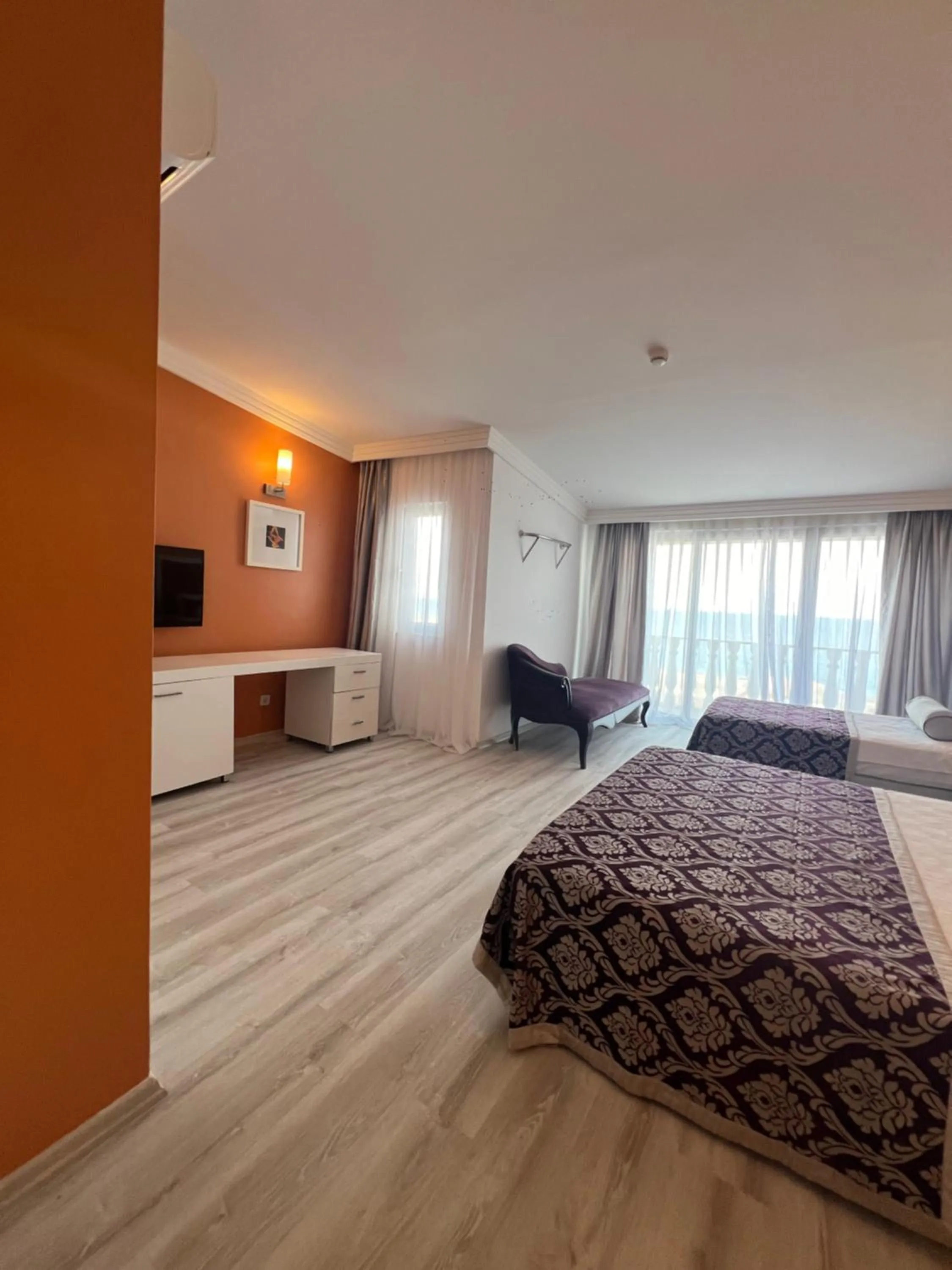 Photo of the whole room, Bed in SL La Perla Hotel Kemer