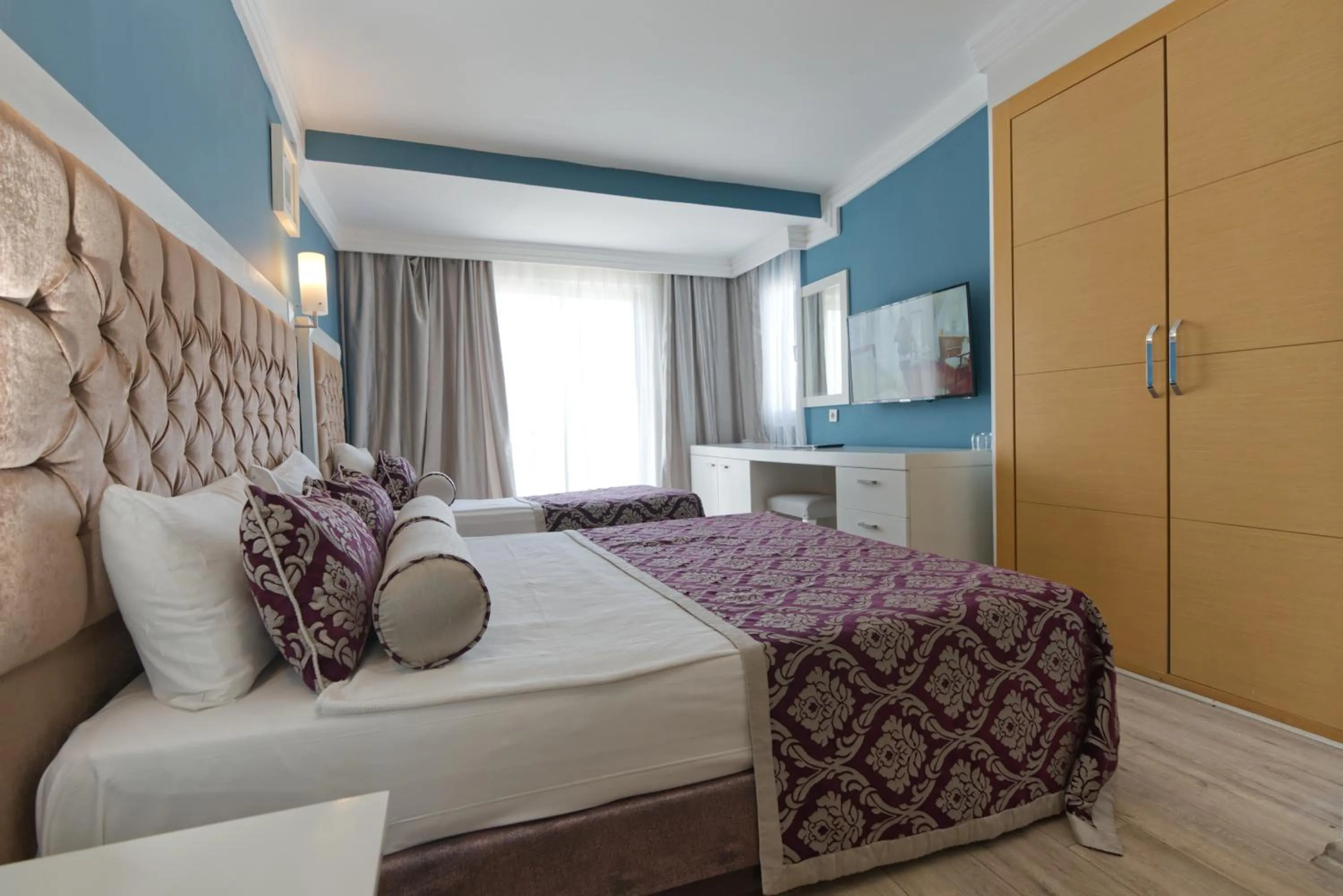 Photo of the whole room, Bed in SL La Perla Hotel Kemer