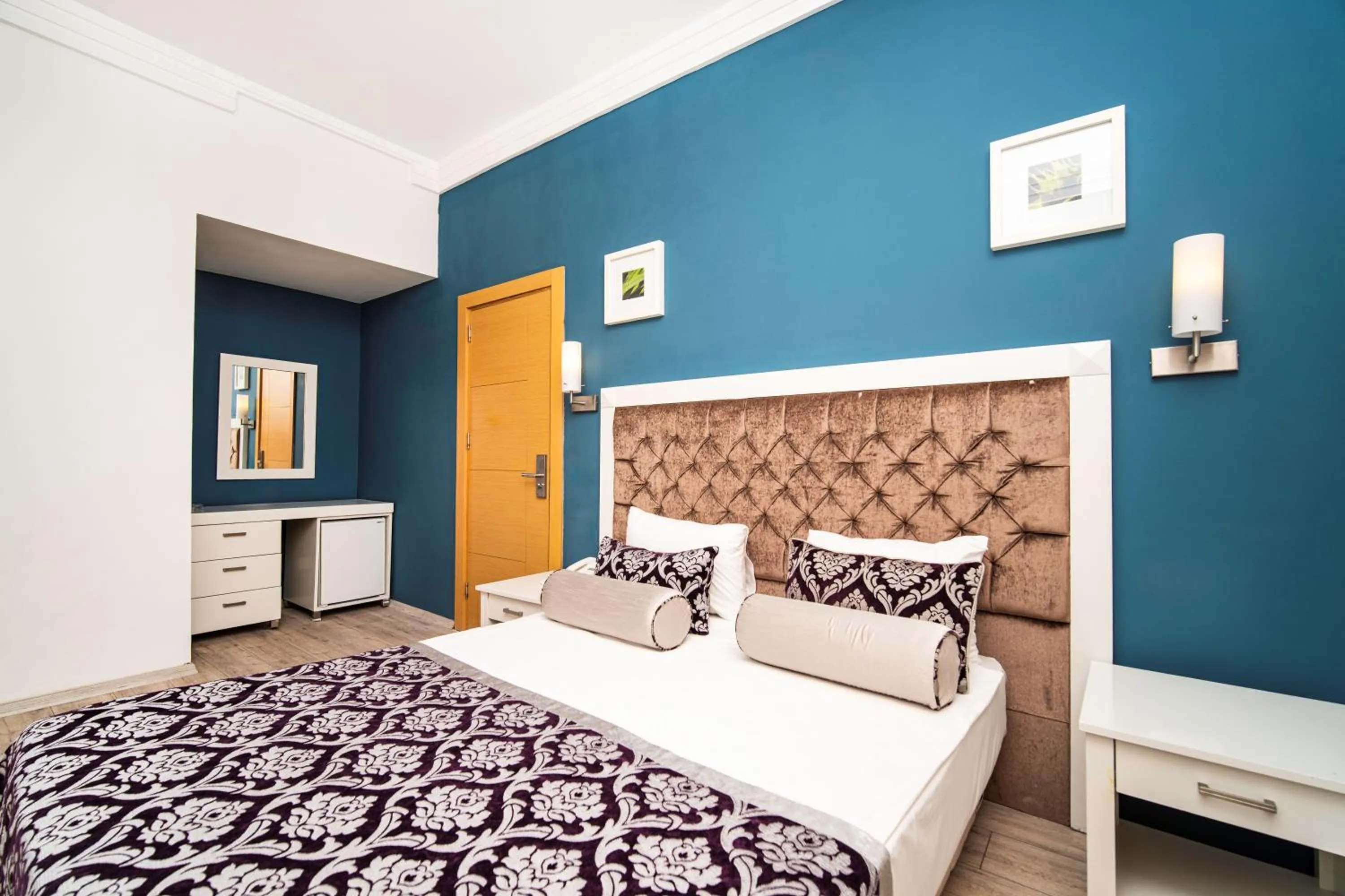 Photo of the whole room, Bed in SL La Perla Hotel Kemer