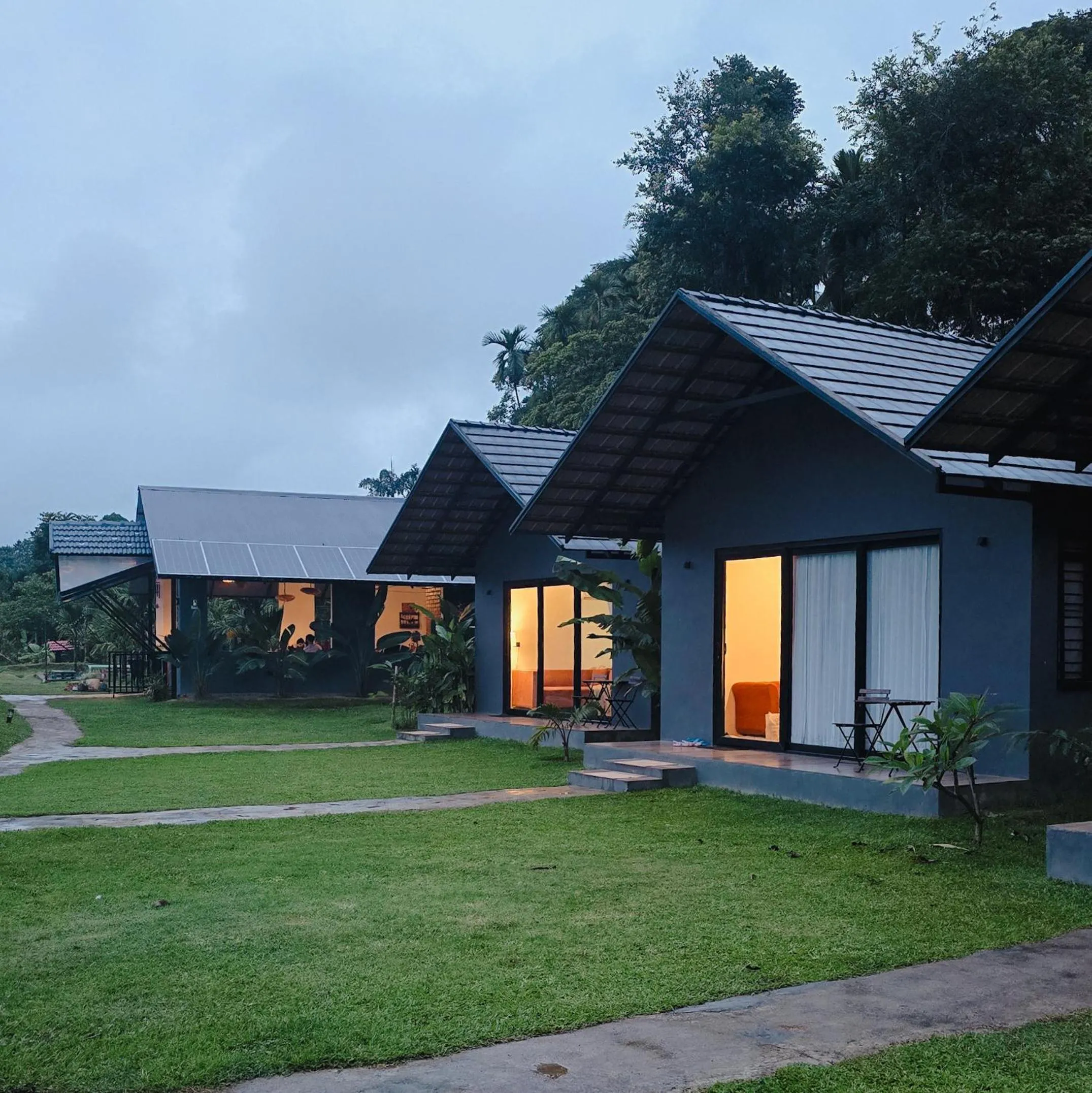 Property building in Bendheka - Cliff Front Cottages Coorg