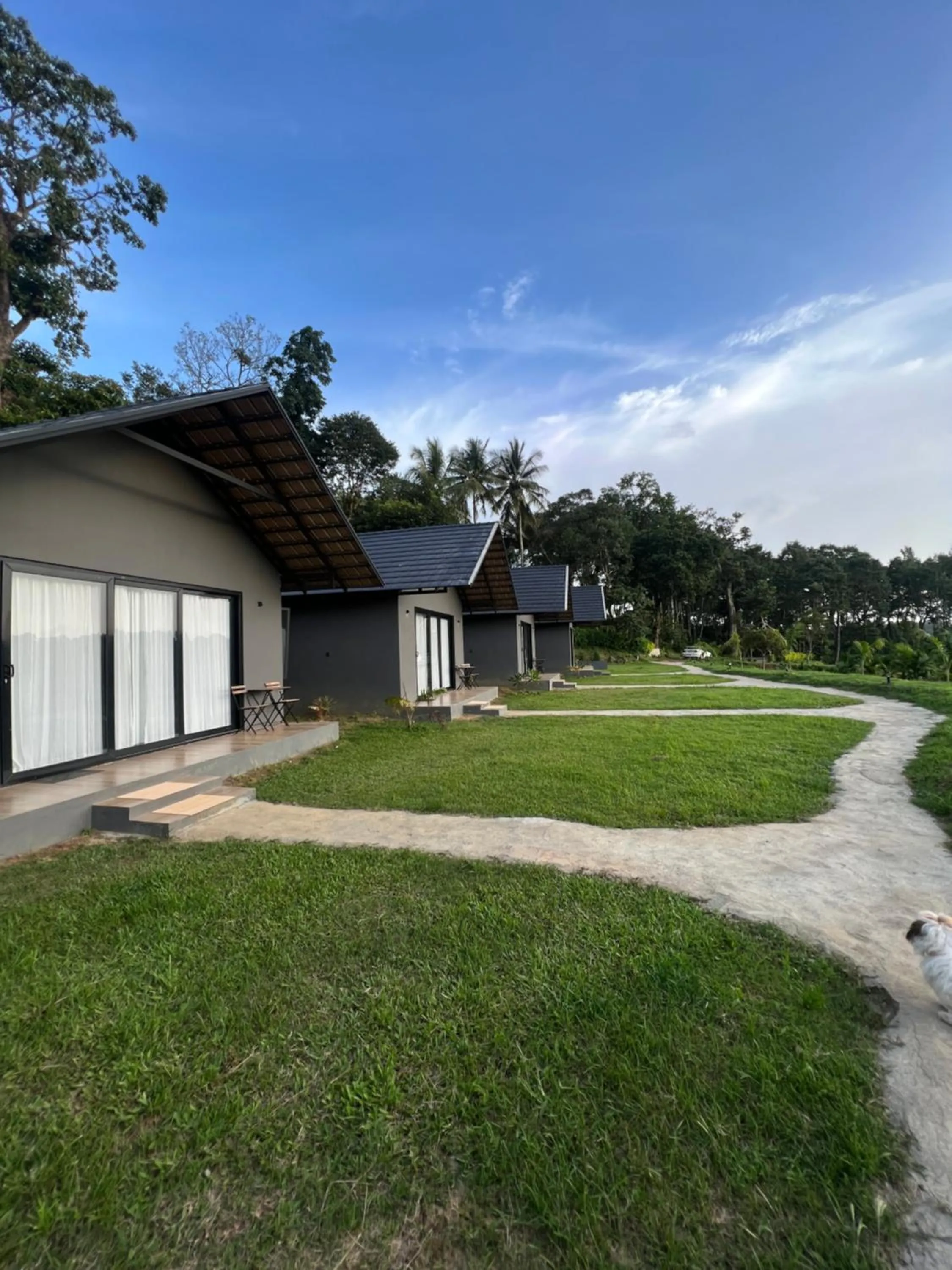 Property building in Bendheka - Cliff Front Cottages Coorg