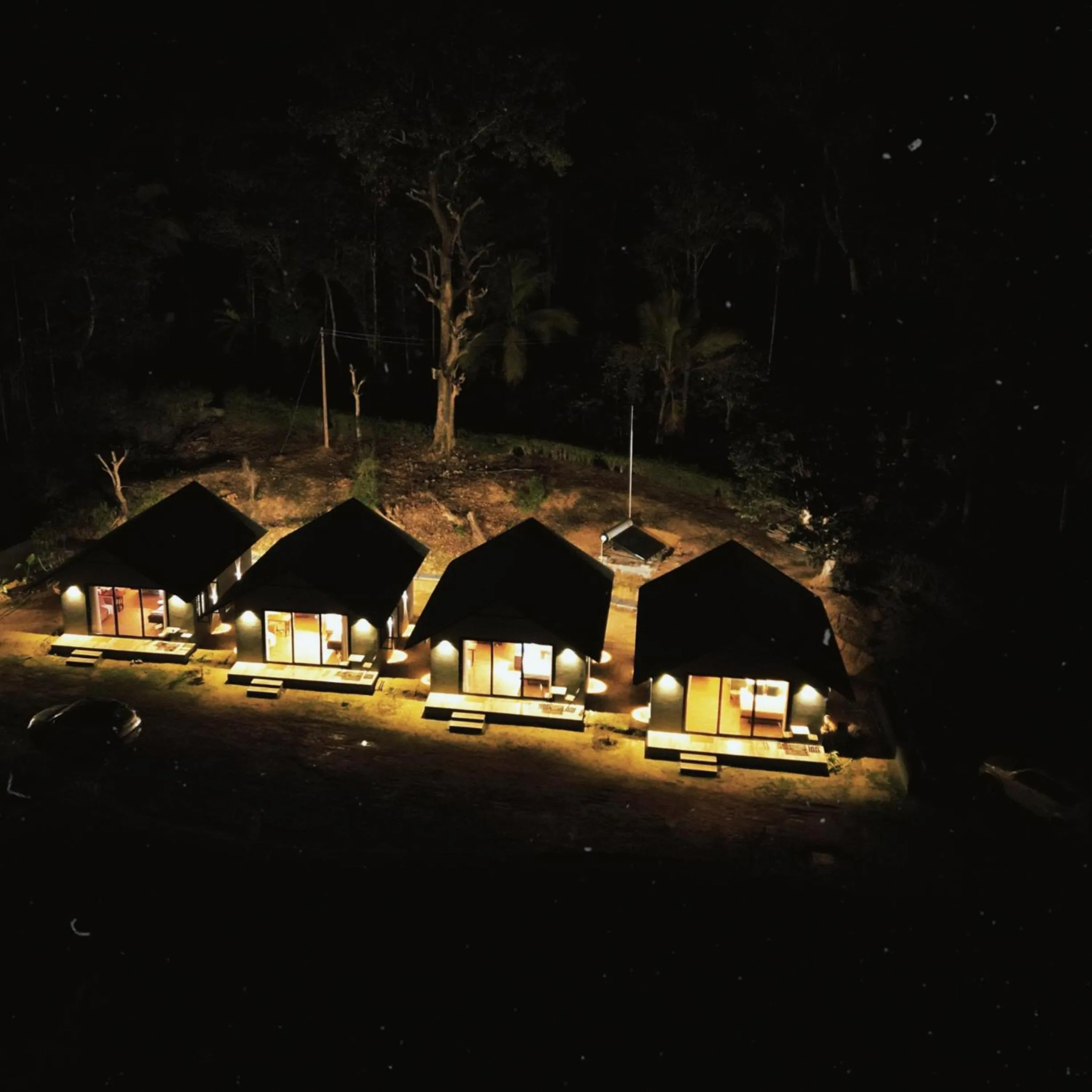 Night in Bendheka - Cliff Front Cottages Coorg